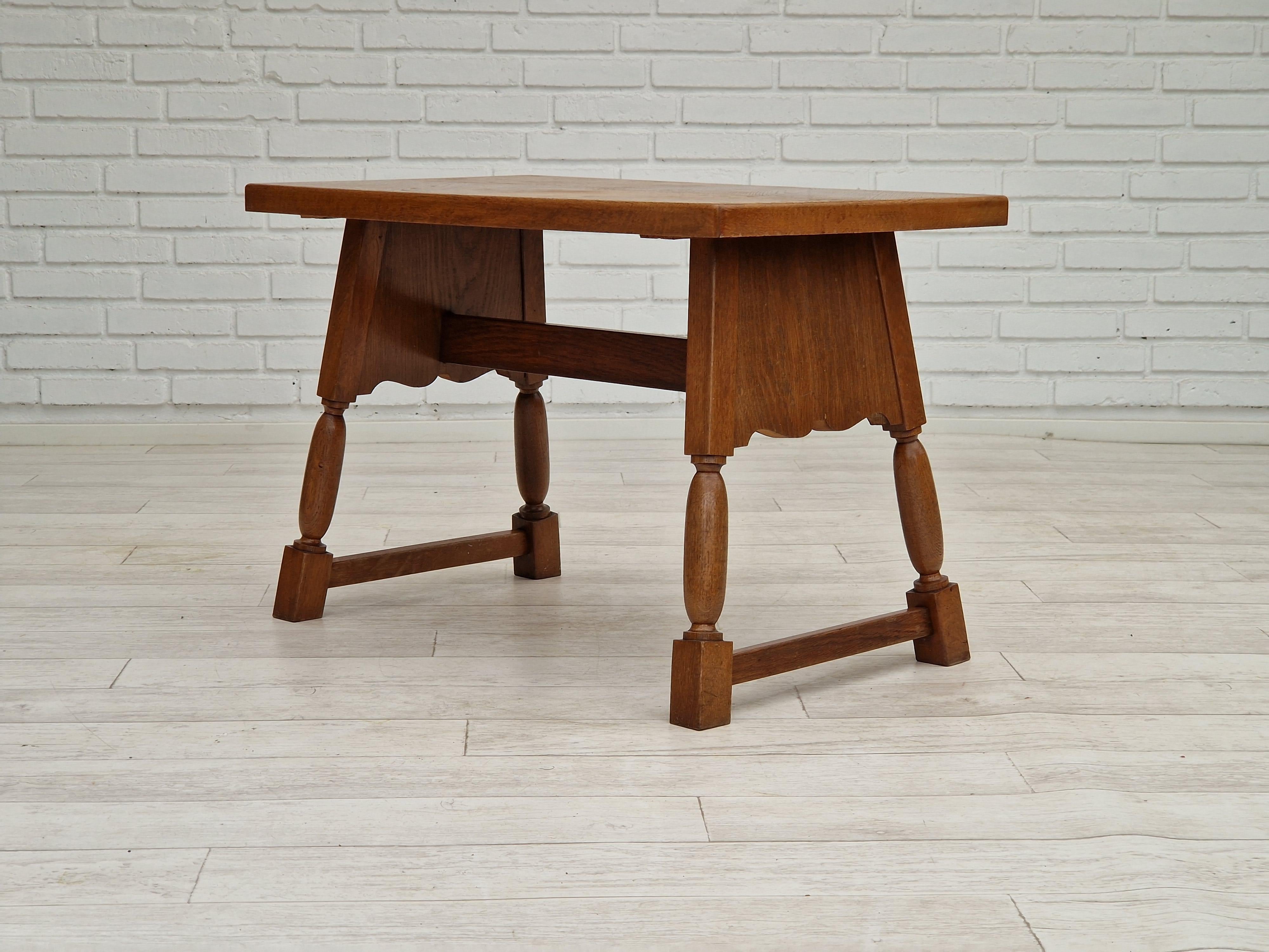 1950s, Danish Design, Oak Wood Coffee Table, Original Condition For Sale 1