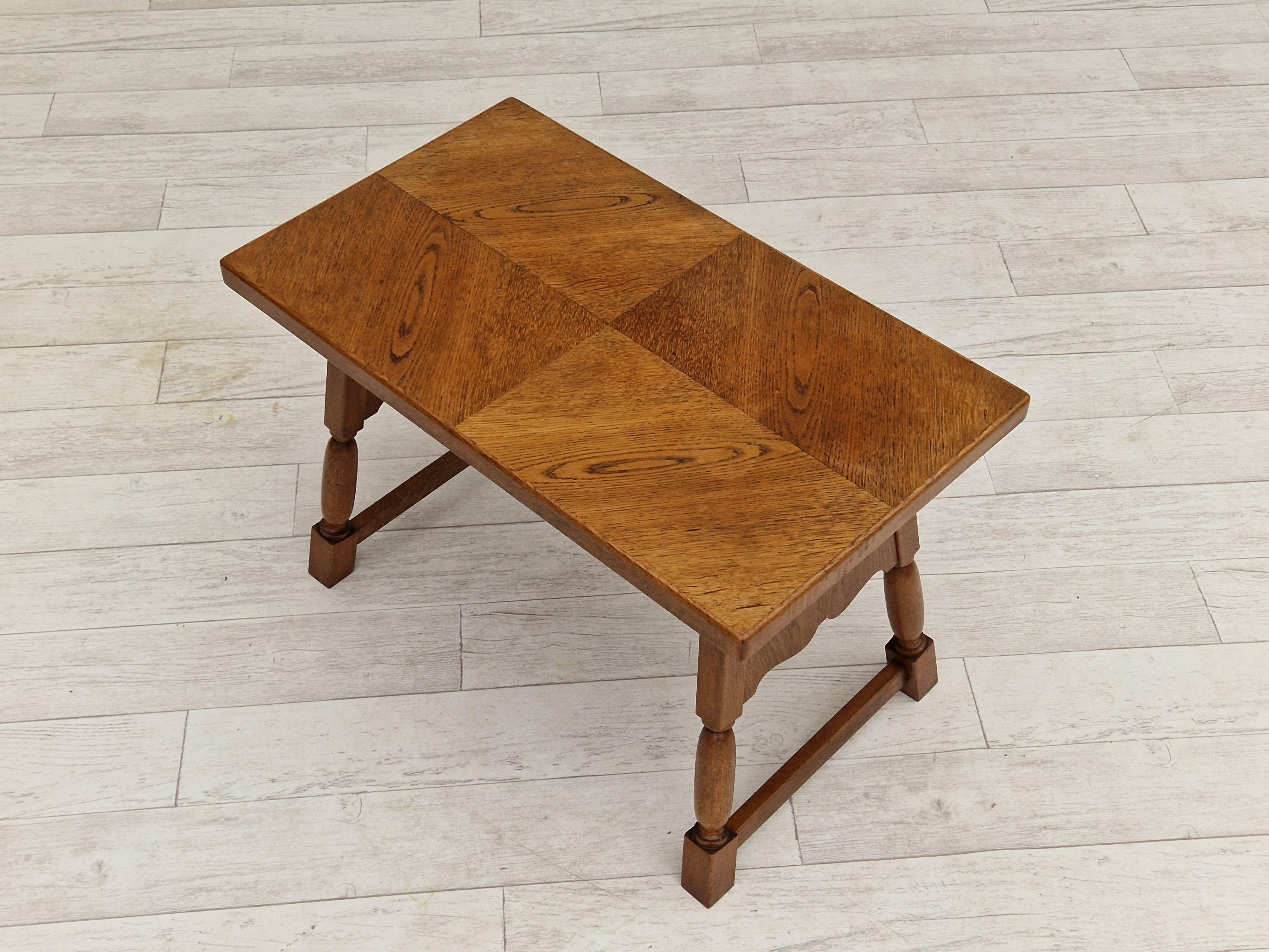 1950s, Danish Design, Oak Wood Coffee Table, Original Condition For Sale 2