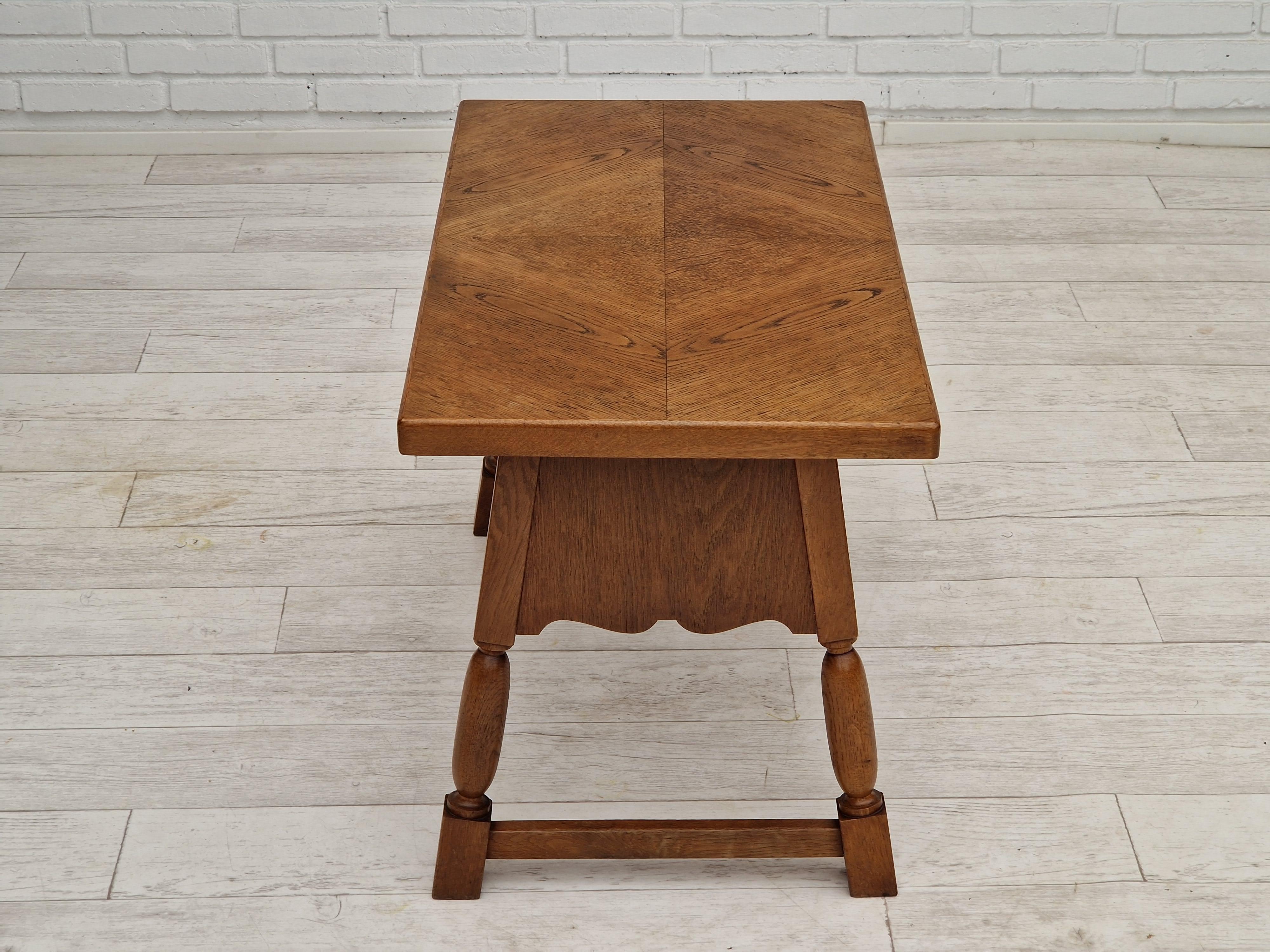 1950s, Danish Design, Oak Wood Coffee Table, Original Condition For Sale 4