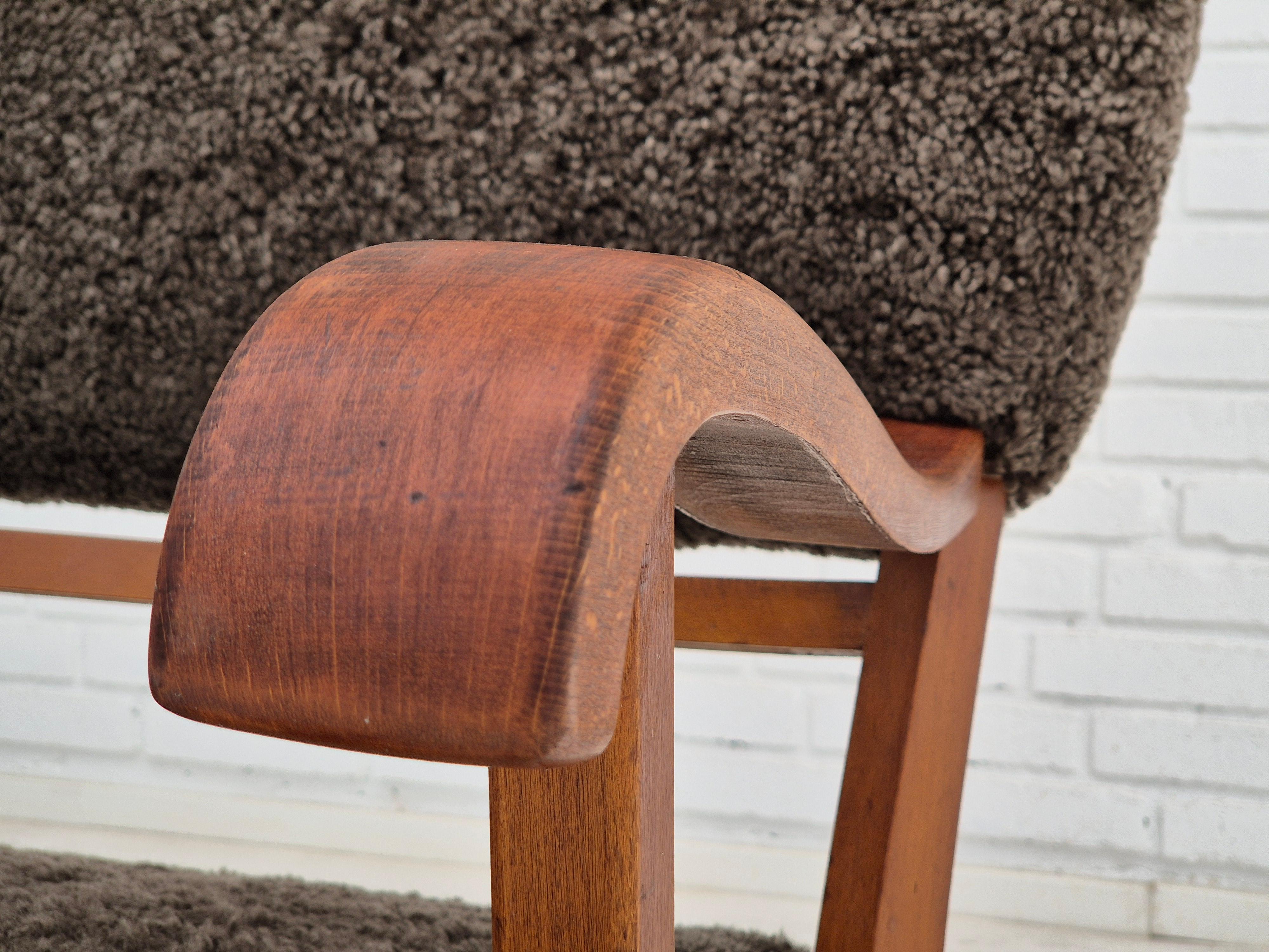 1950er Jahre, dänisches Design, aufgearbeiteter Sessel, echtes Schafsfell. im Angebot 7