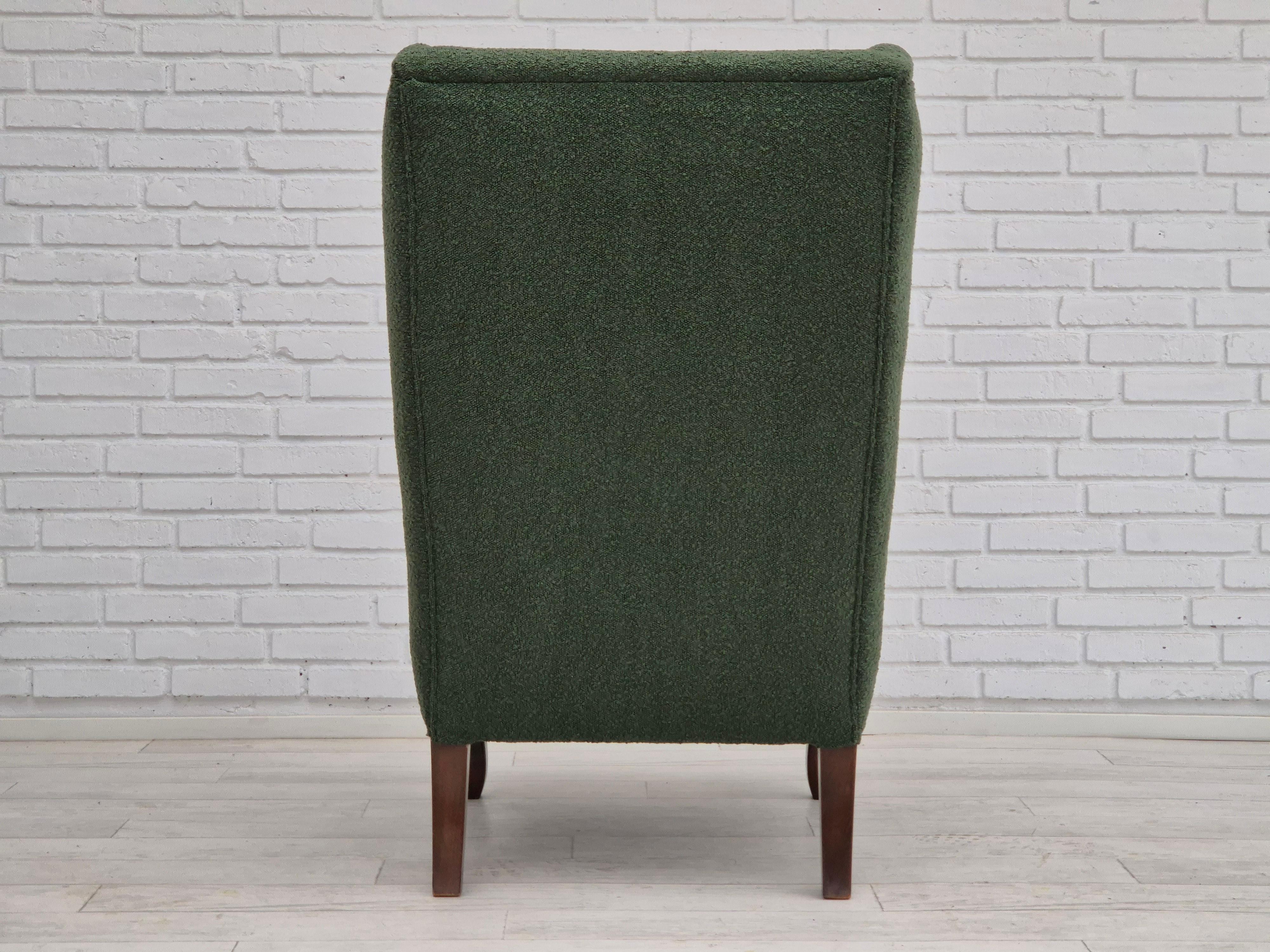 Tissu 1950s, Danish design, chaise à dossier haut restaurée, vert bouteille, hêtre  en vente