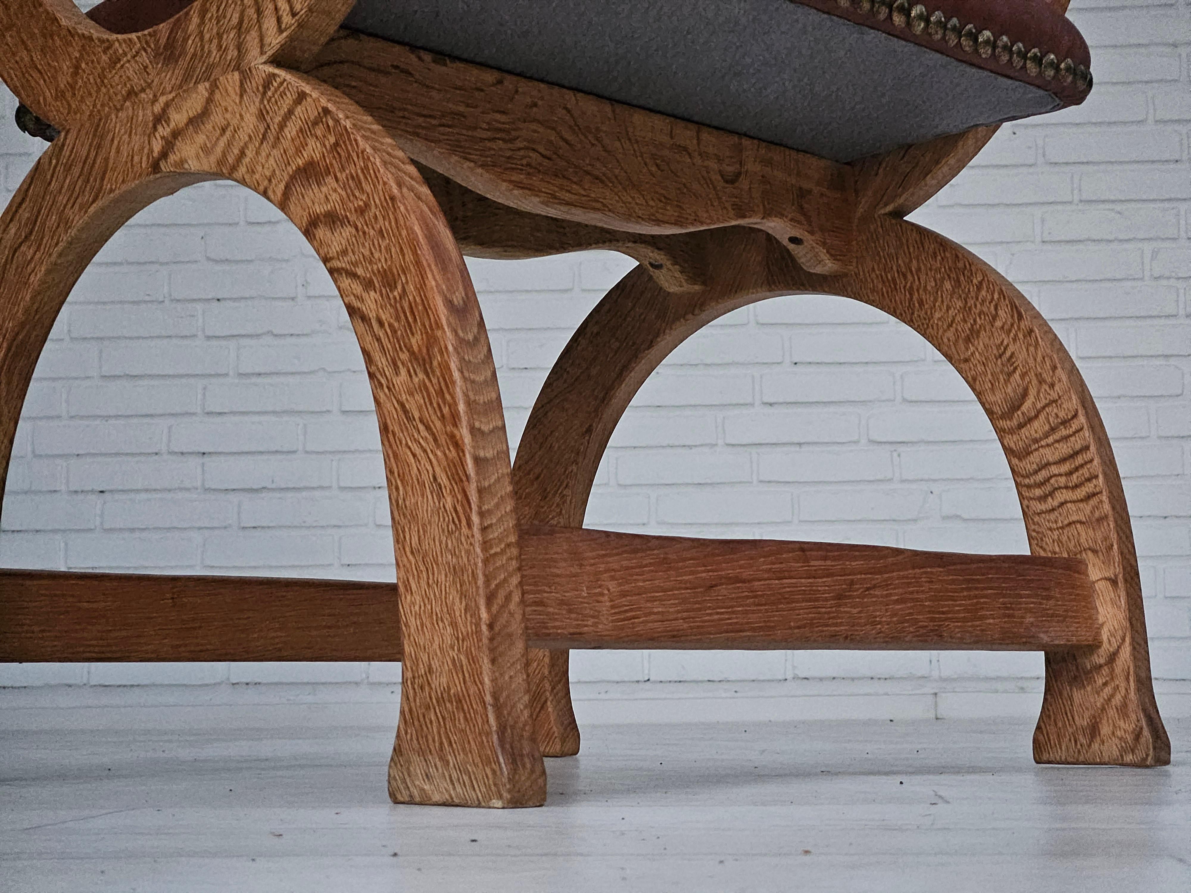 Années 50, Design/One, fauteuil retapissé, cuir brun naturel, bois de chêne. en vente 7