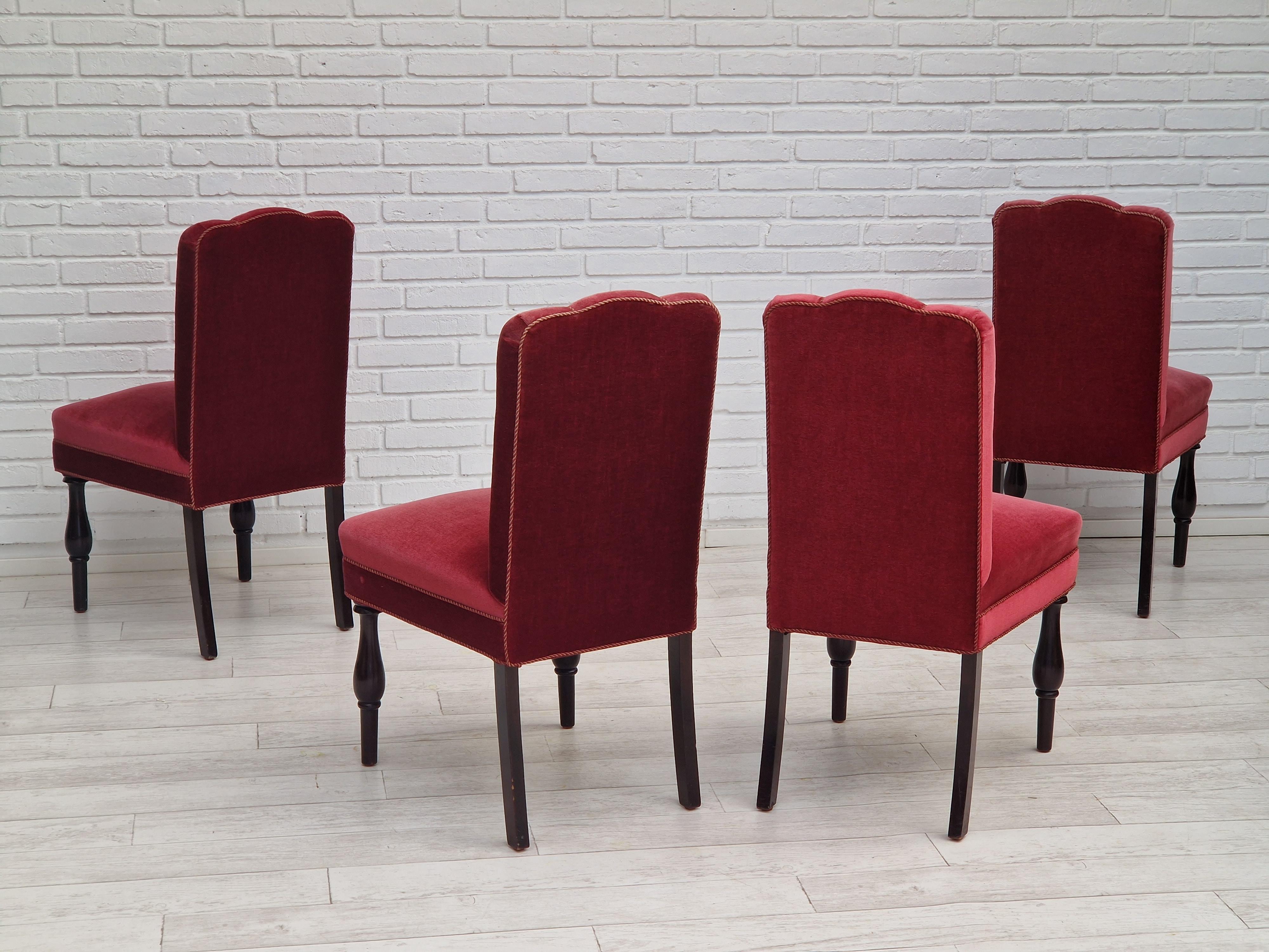 Scandinavian Modern 1950s, Danish Design, Set of 4 Dinning Chairs, Oak Wood, Cherry-Red Velour For Sale