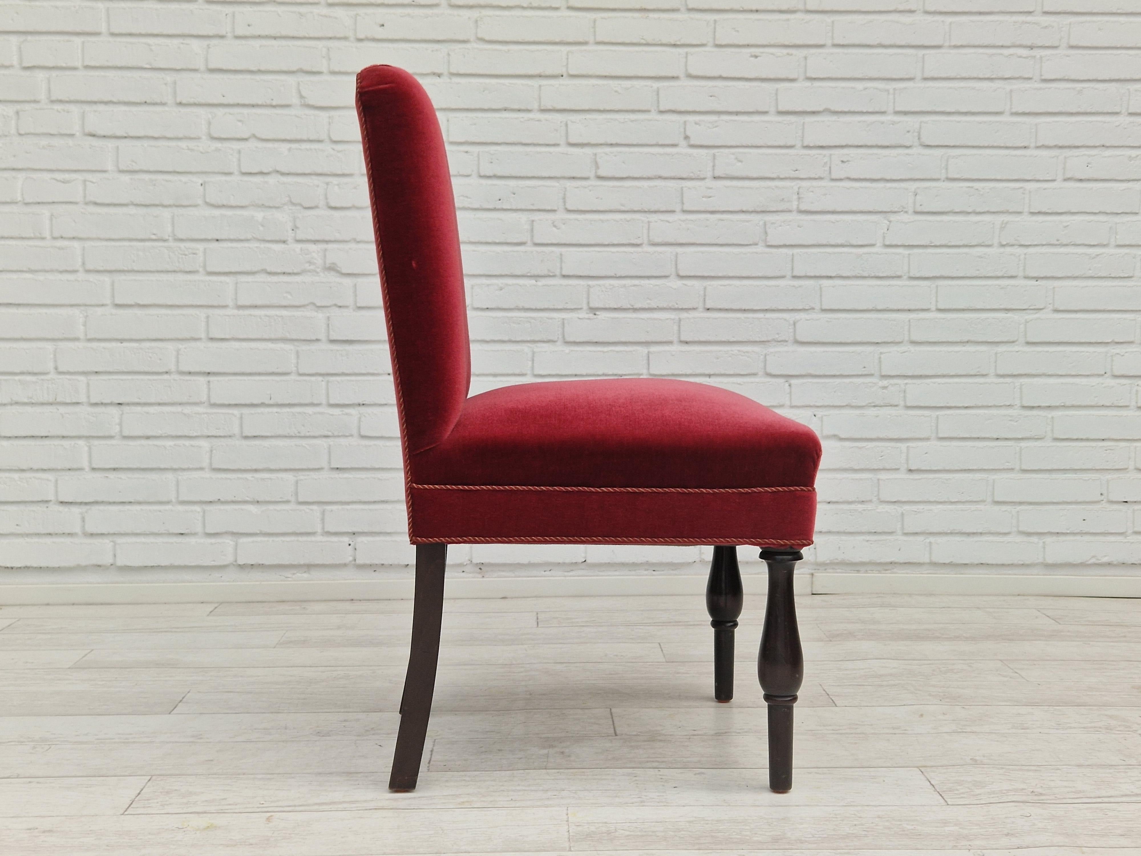 Velvet 1950s, Danish Design, Set of 4 Dinning Chairs, Oak Wood, Cherry-Red Velour For Sale