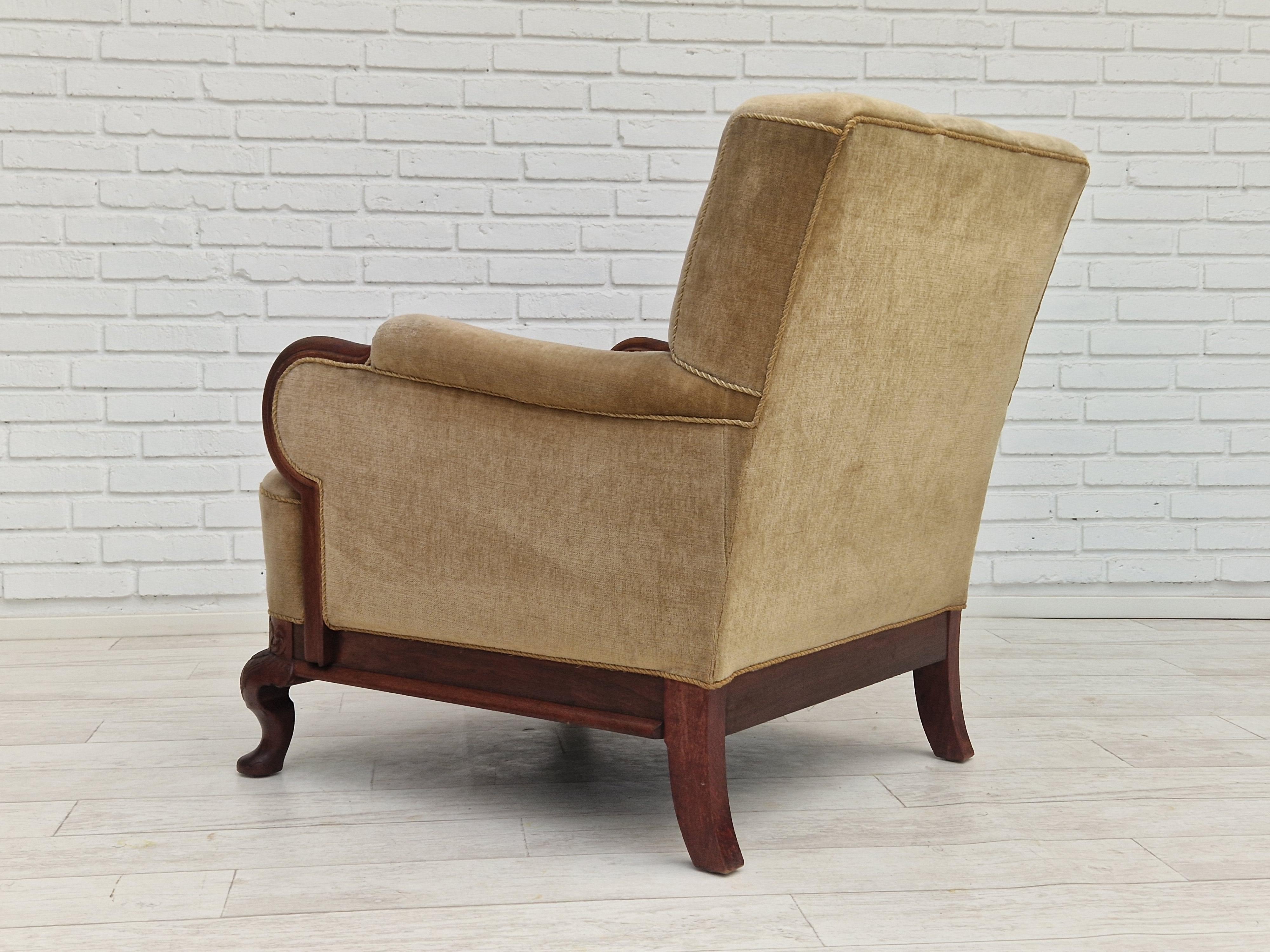 Velours Ensemble de fauteuils danois des années 1950, design, bois de teck, velours, état d'origine. en vente