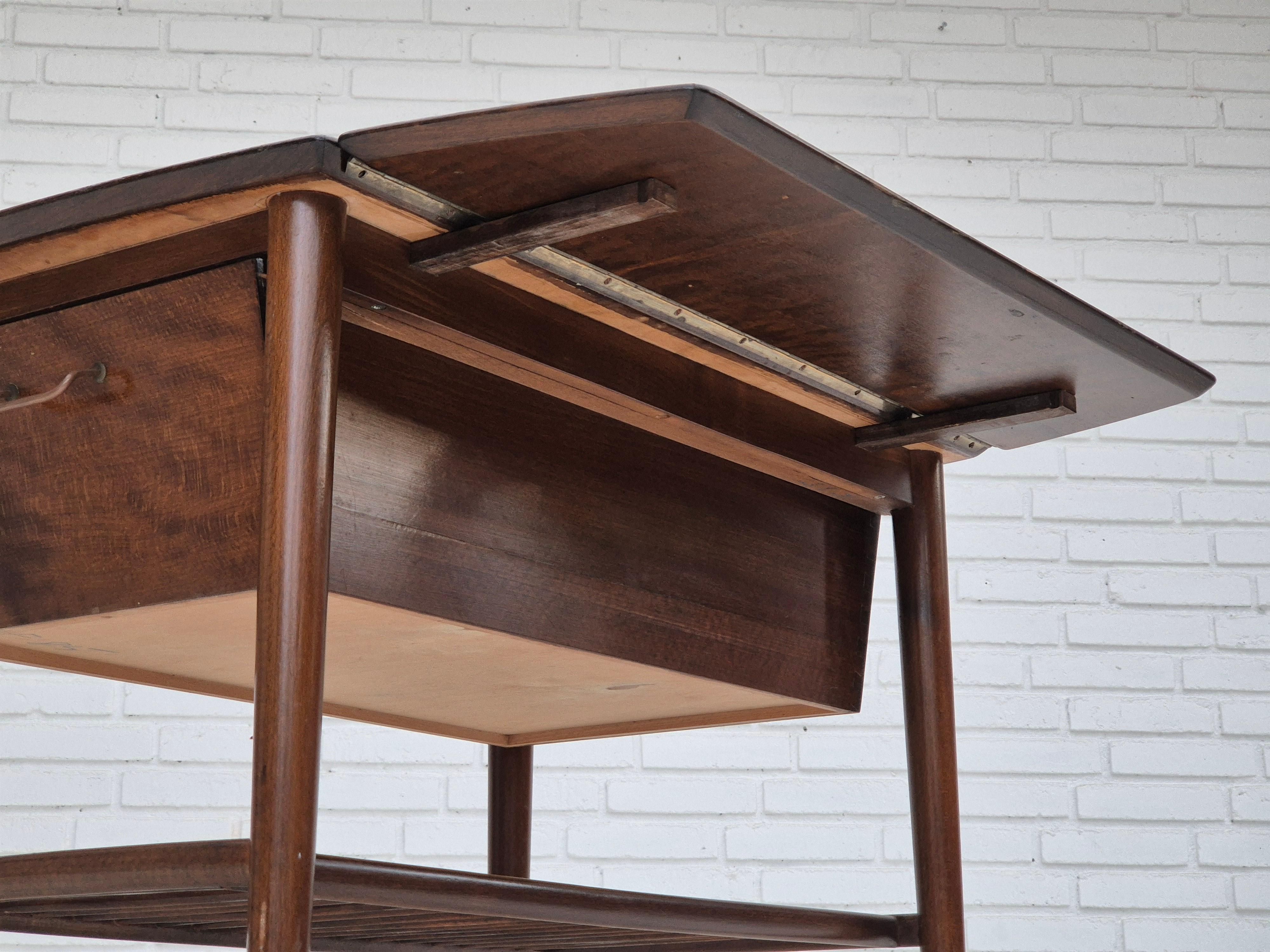 1950s, Danish foldable coffee table with drawer and shelf, original condition. For Sale 4