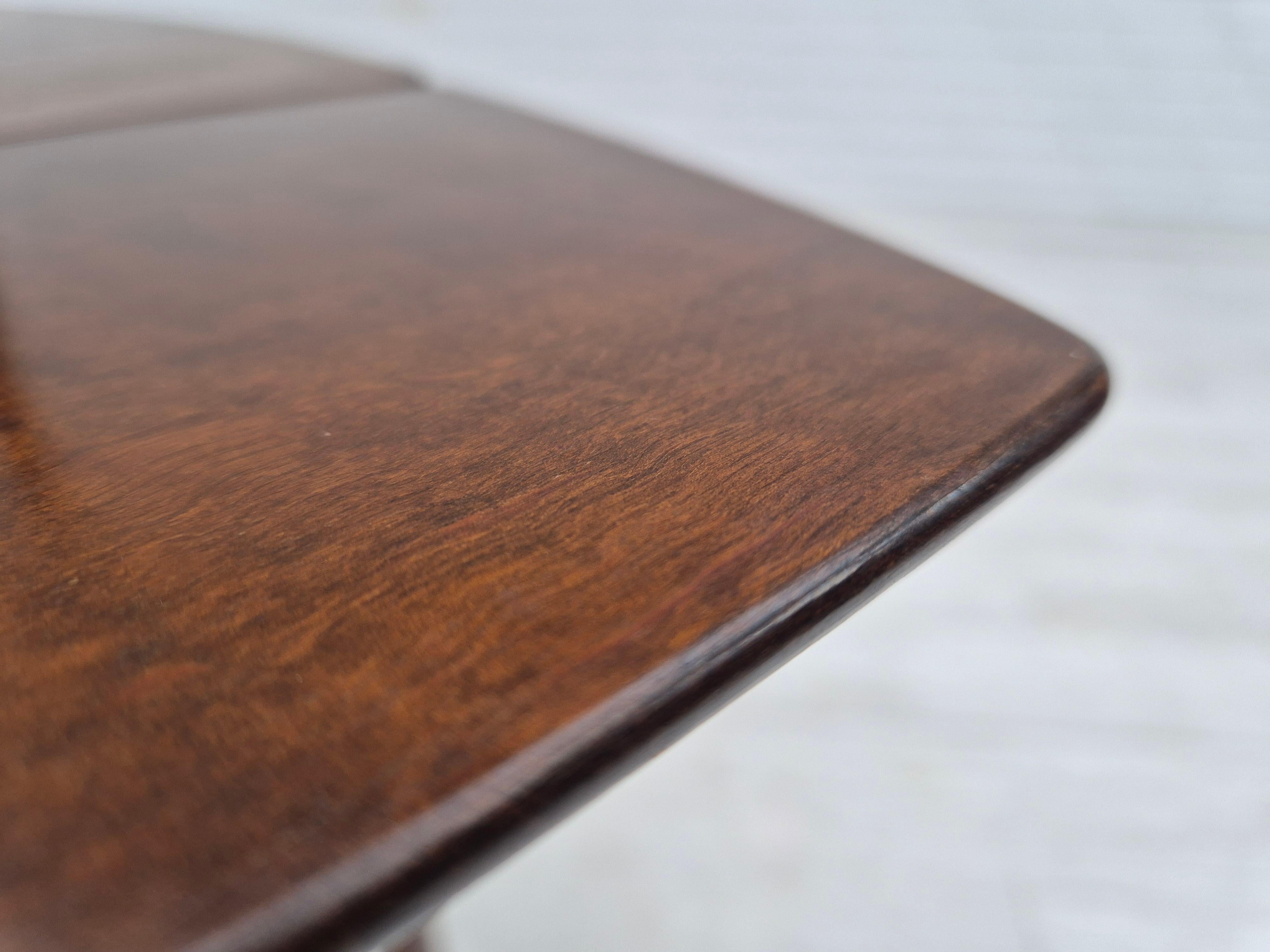 1950s, Danish foldable coffee table with drawer and shelf, original condition. For Sale 6