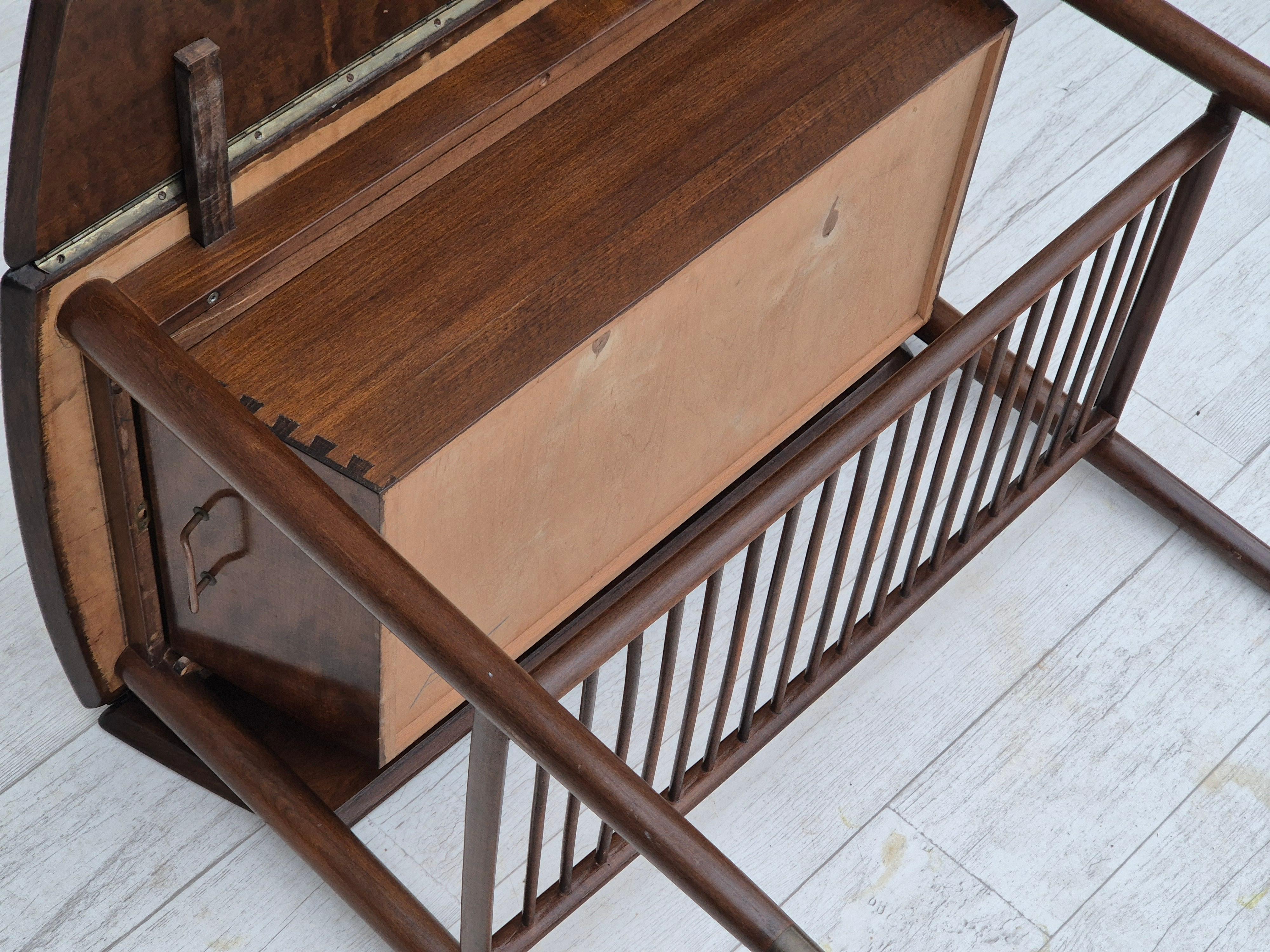 1950s, Danish foldable coffee table with drawer and shelf, original condition. For Sale 11