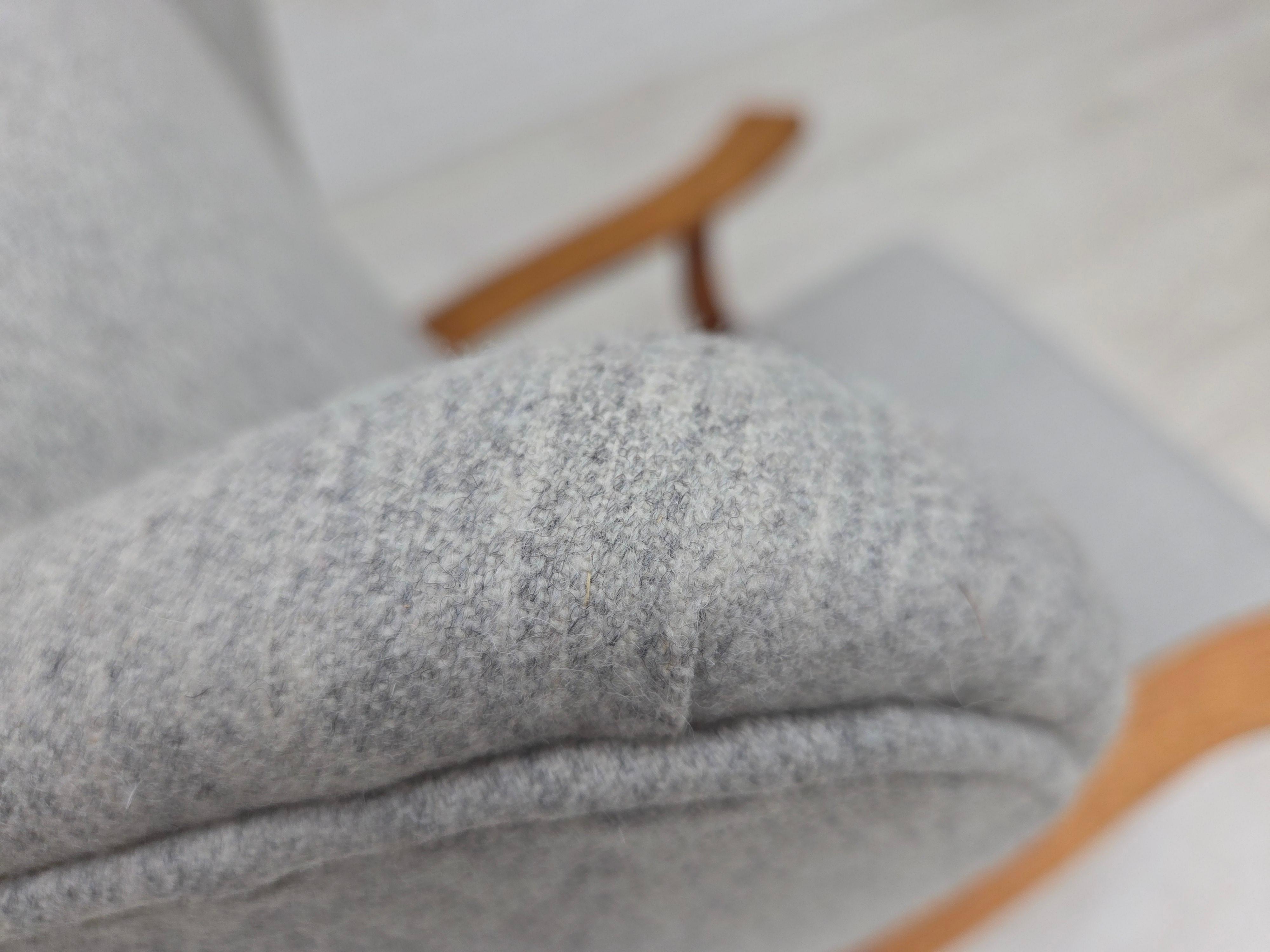 1950er Jahre, dänischer Sessel mit hoher Rückenlehne, neu gepolstert, Wolle, Eichenholz. im Angebot 9