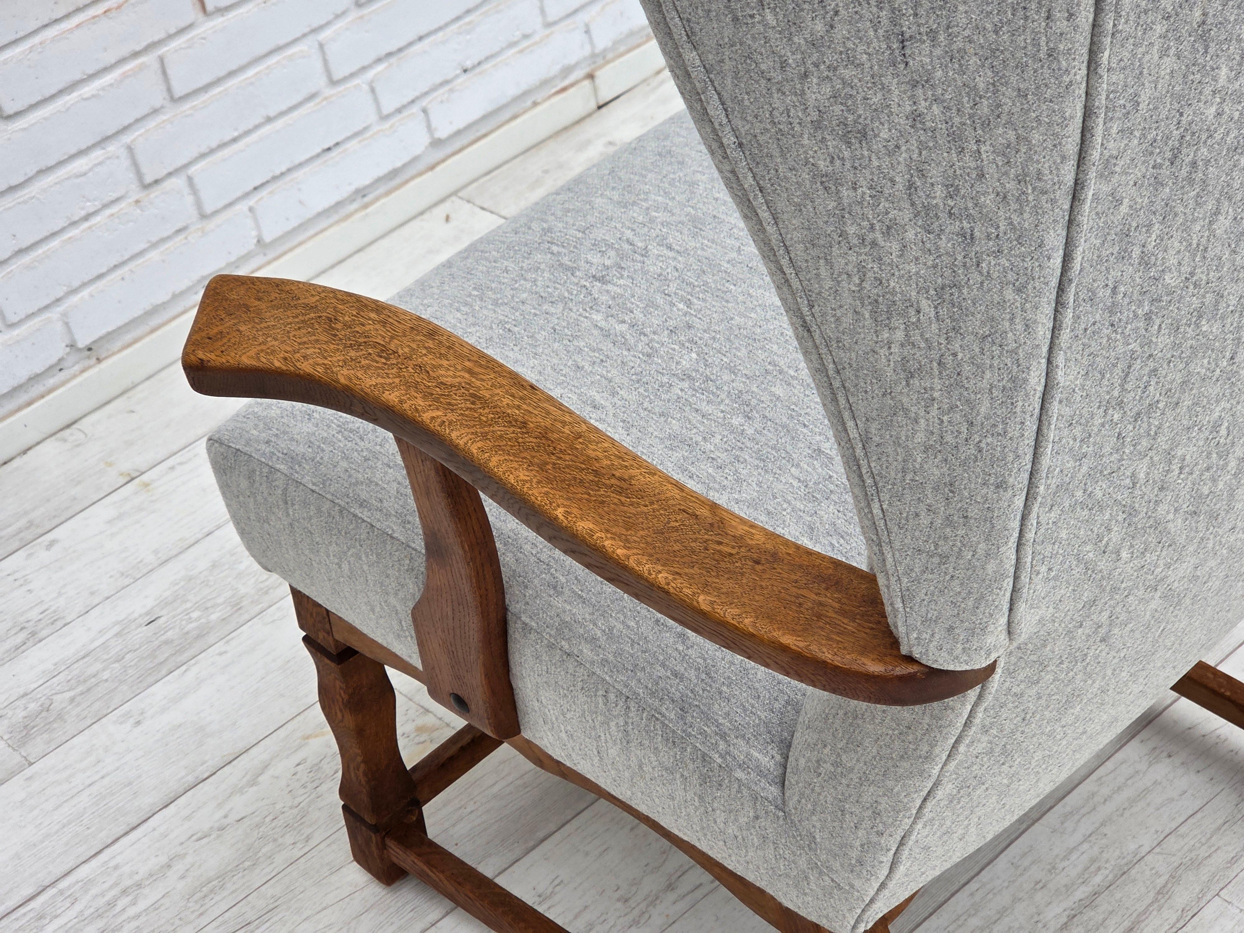 1950er Jahre, dänischer Sessel mit hoher Rückenlehne, neu gepolstert, Wolle, Eichenholz. im Angebot 10