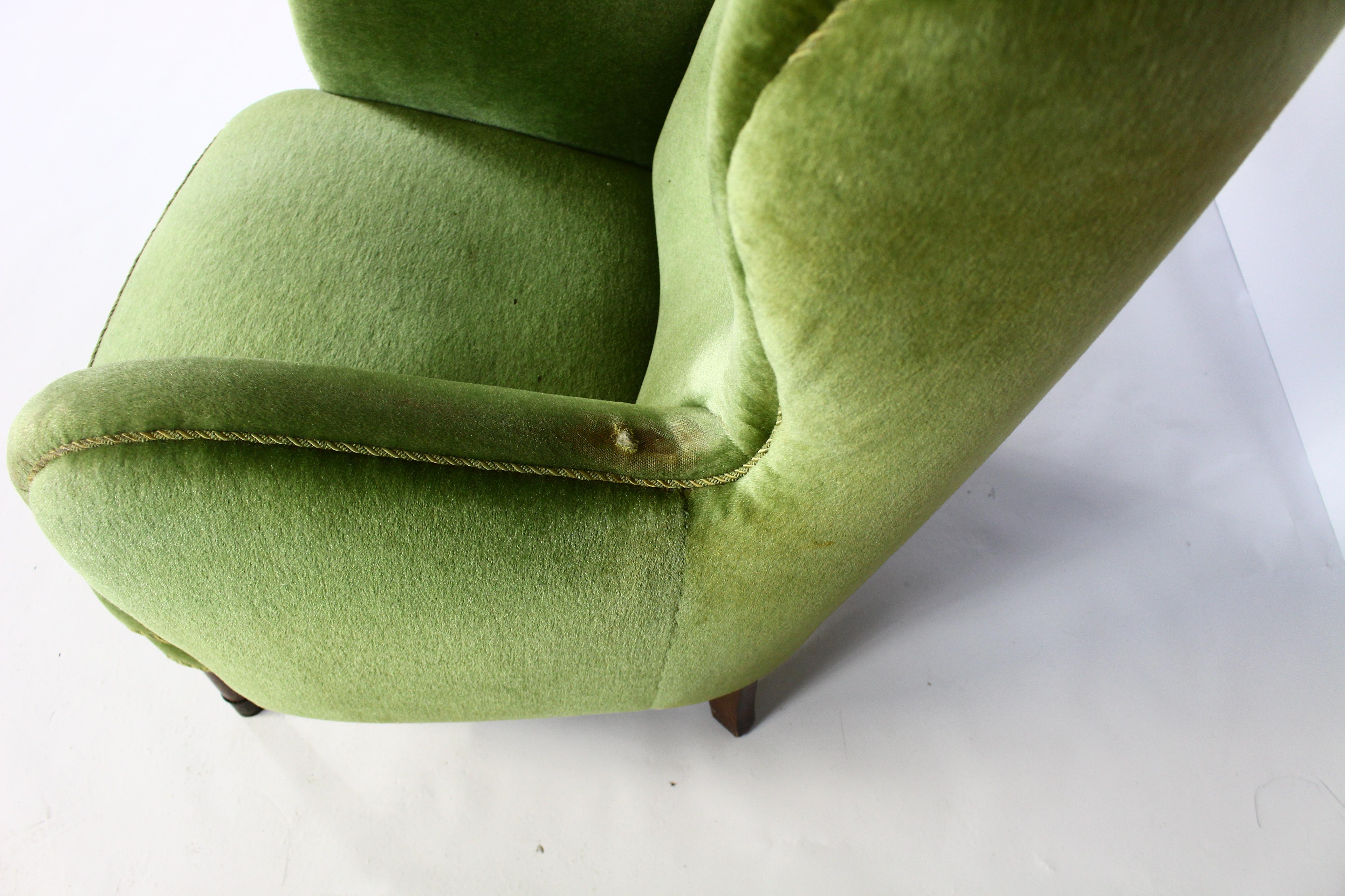 1950s Danish Lounge Chair in Green Velvet For Sale 10