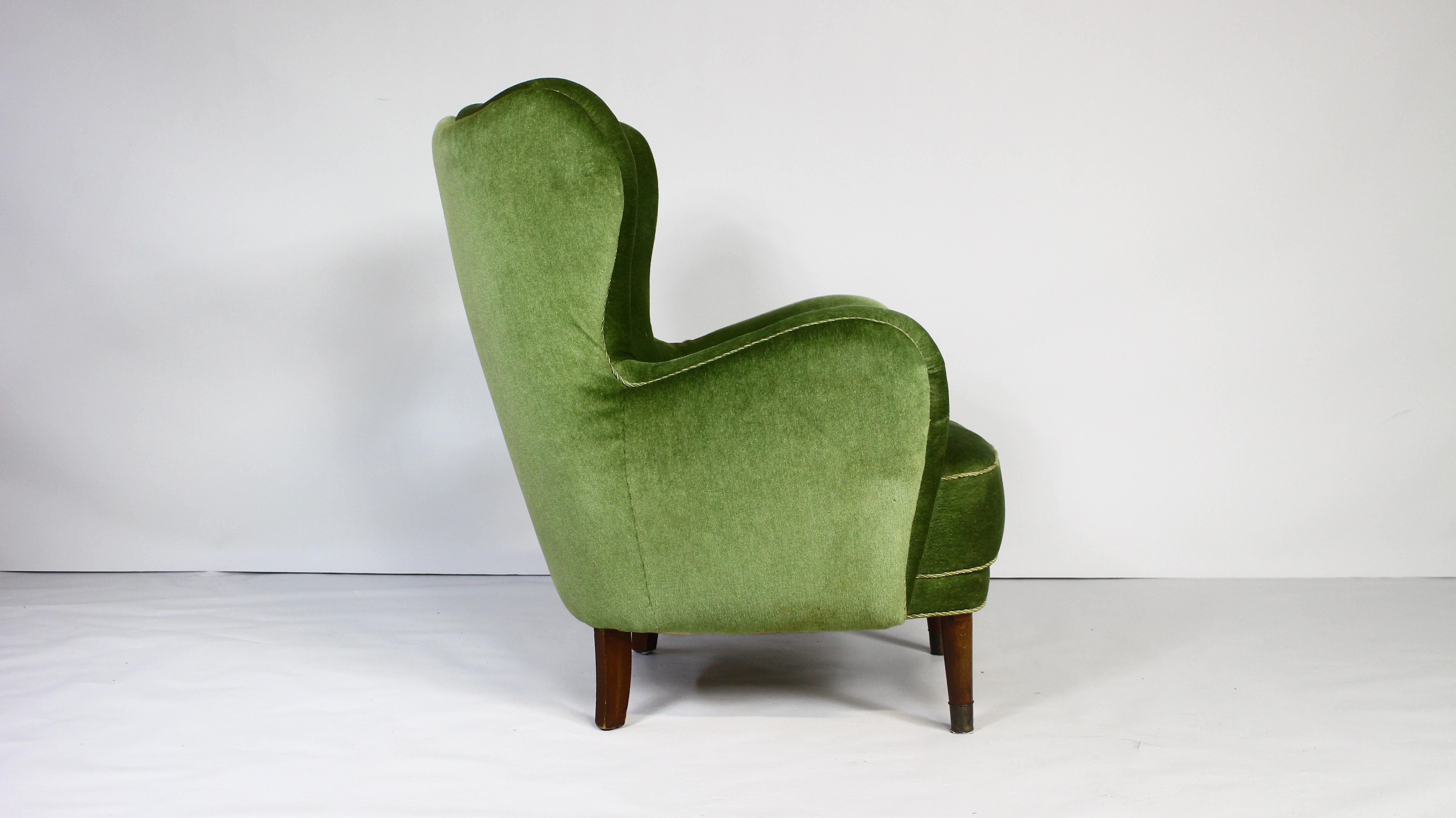 1950s Danish Lounge Chair in Green Velvet In Good Condition For Sale In ŚWINOUJŚCIE, 32