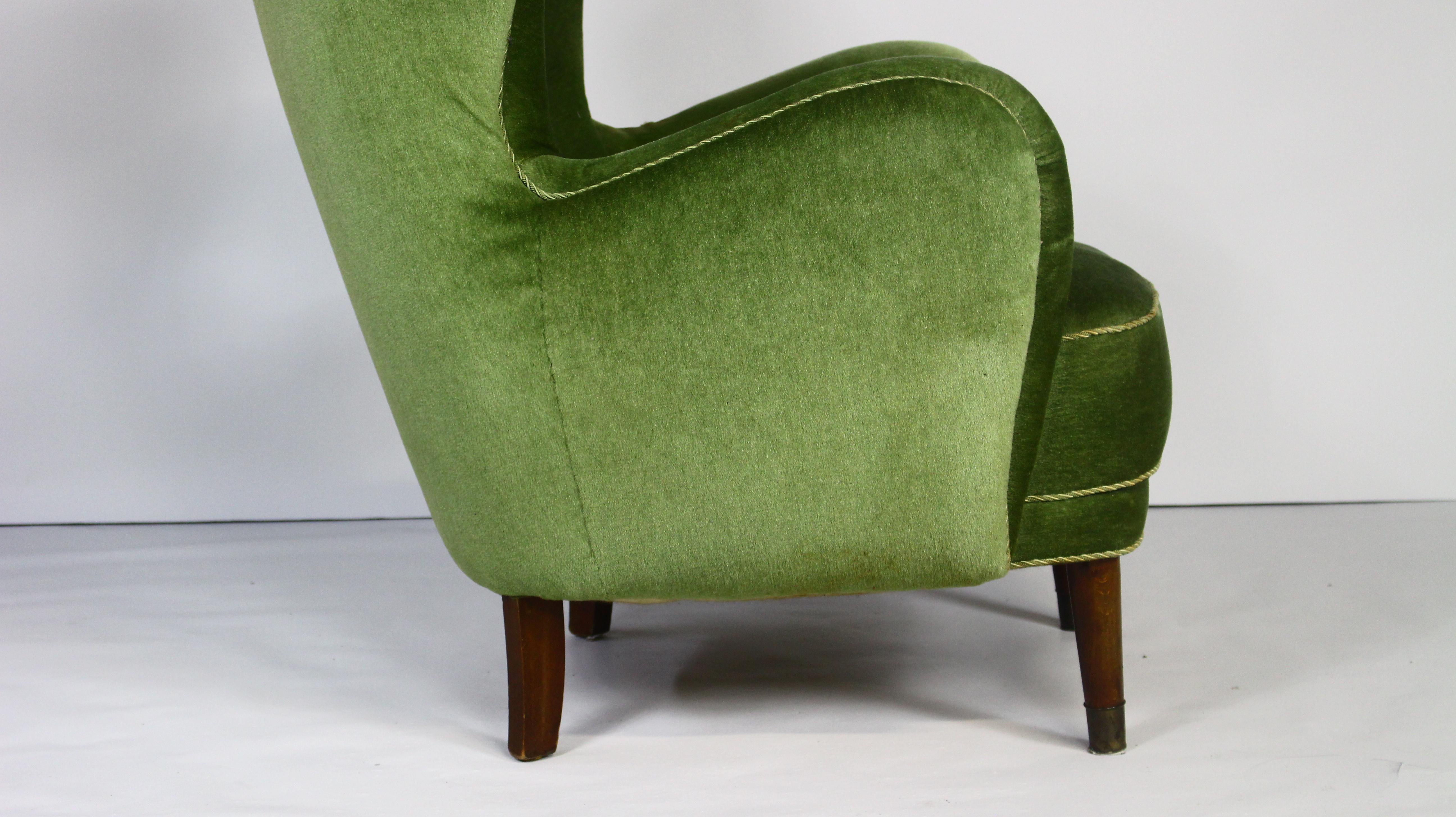 20th Century 1950s Danish Lounge Chair in Green Velvet For Sale