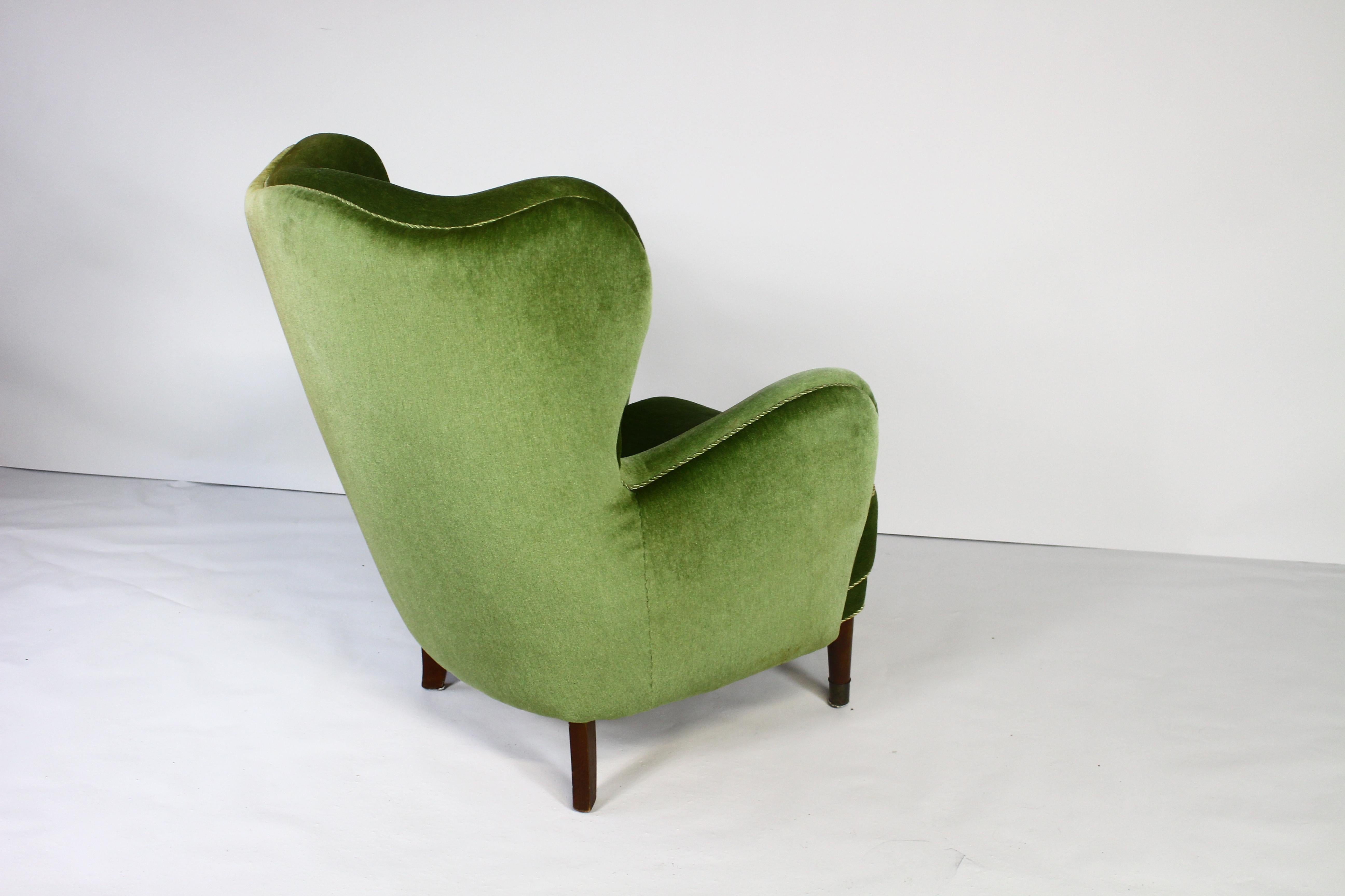 1950s Danish Lounge Chair in Green Velvet For Sale 3