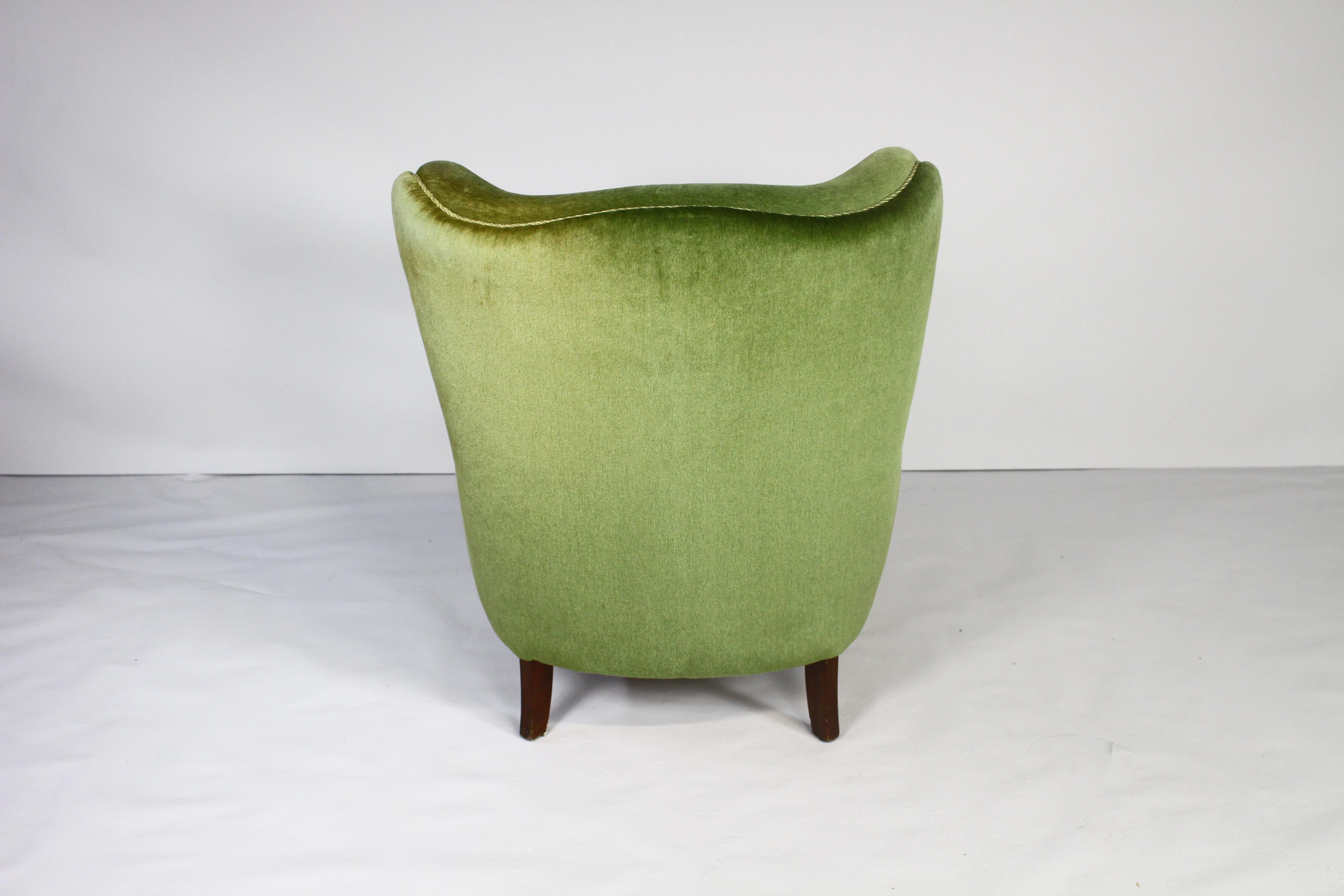 1950s Danish Lounge Chair in Green Velvet For Sale 4