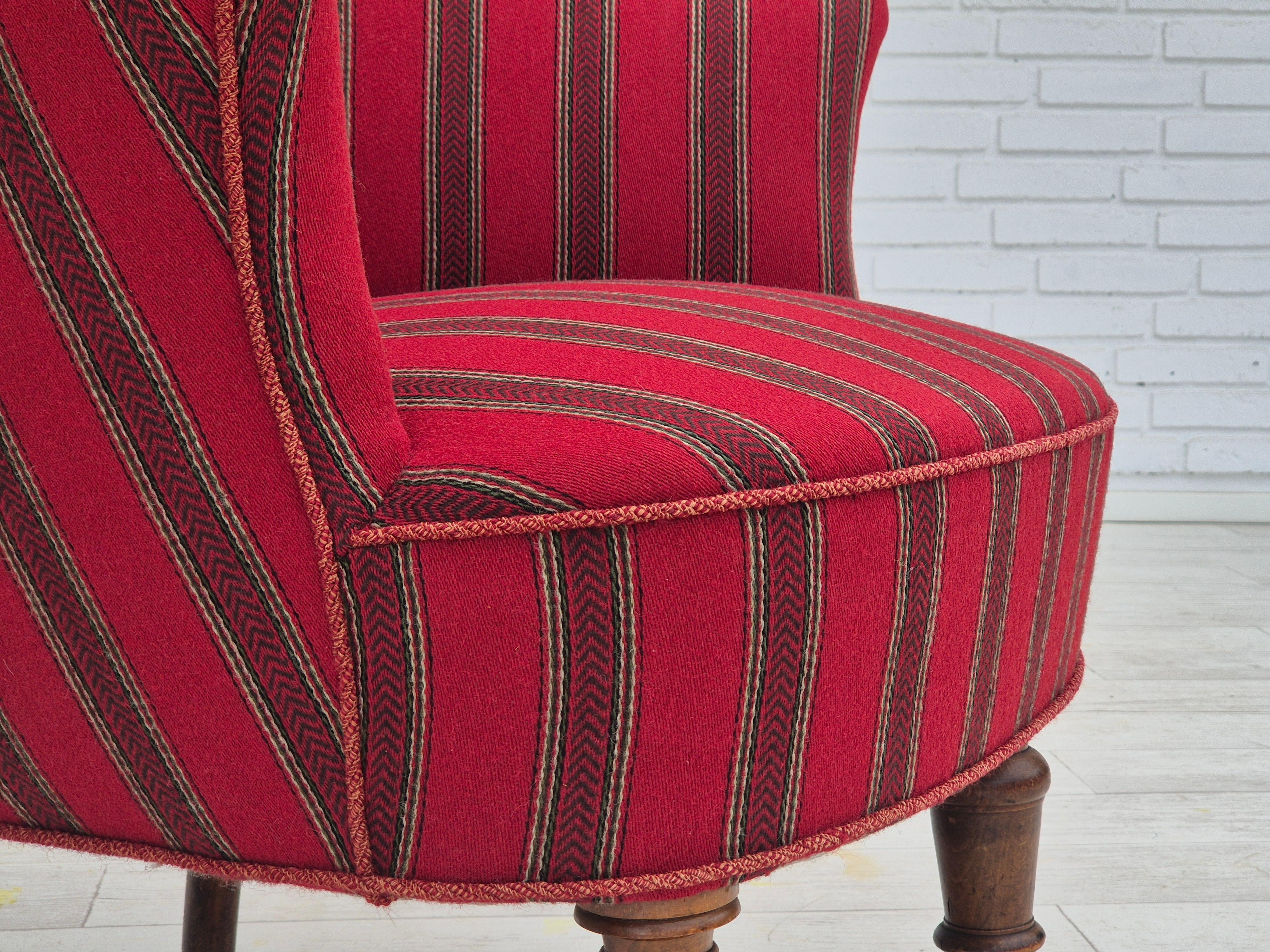 1950s, Danish lounge chair, original condition, red furniture wool. In Good Condition For Sale In Tarm, 82
