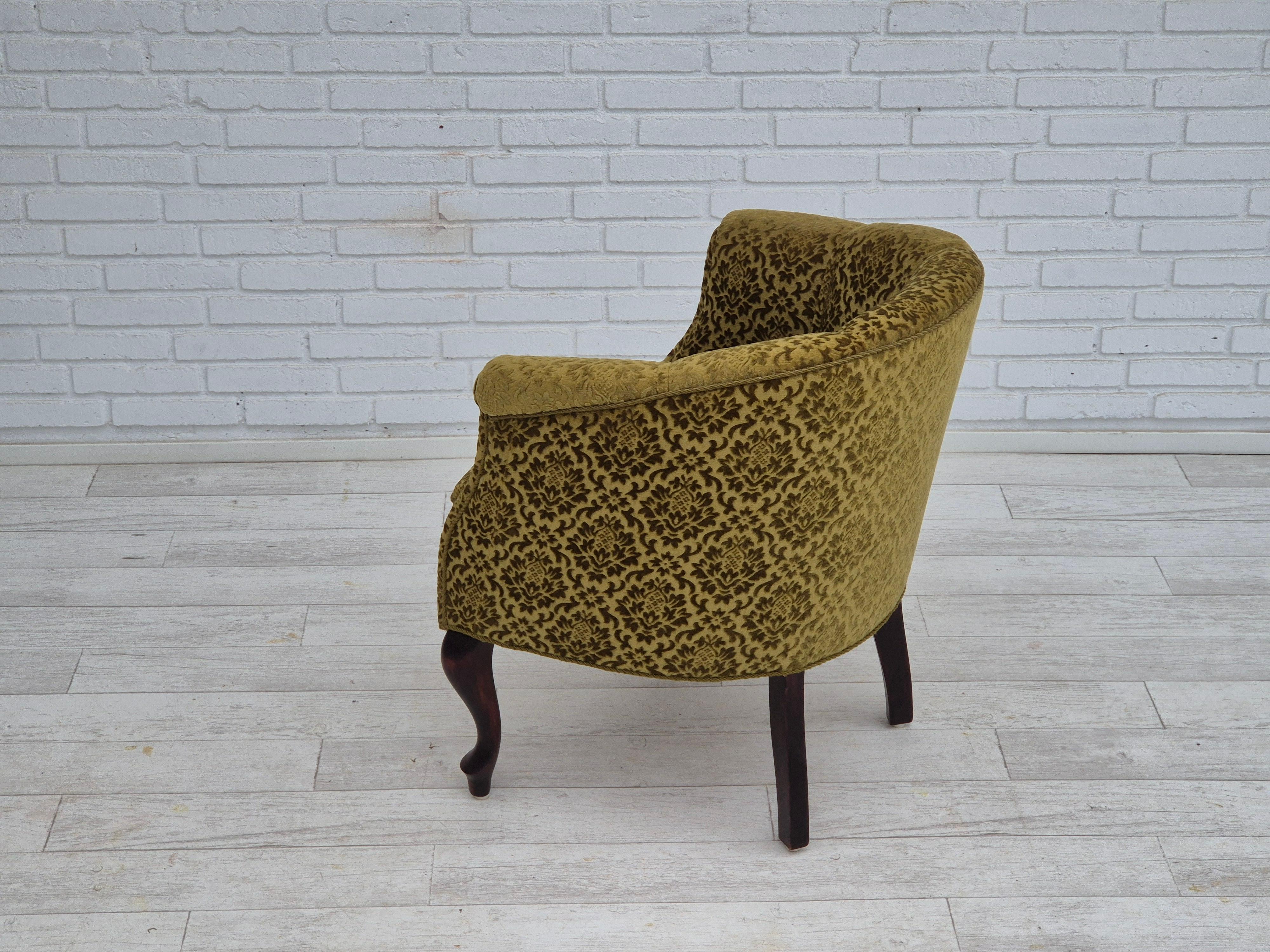 1950er Jahre, dänischer Sessel, neu gepolstert, grüner Möbelstoff. im Angebot 2