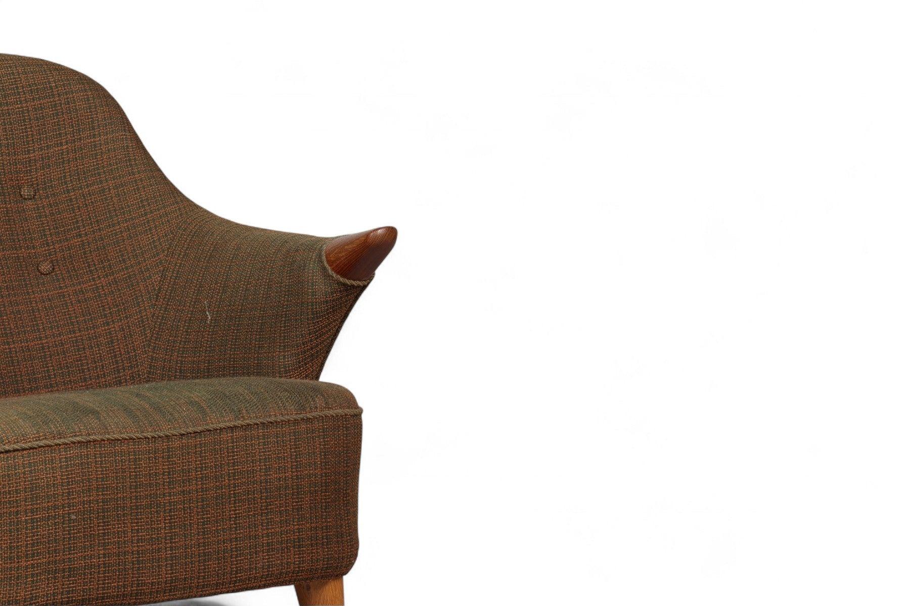 Danois 1950s Danish Mid Century Lowback Armchair With Teak Paws en vente