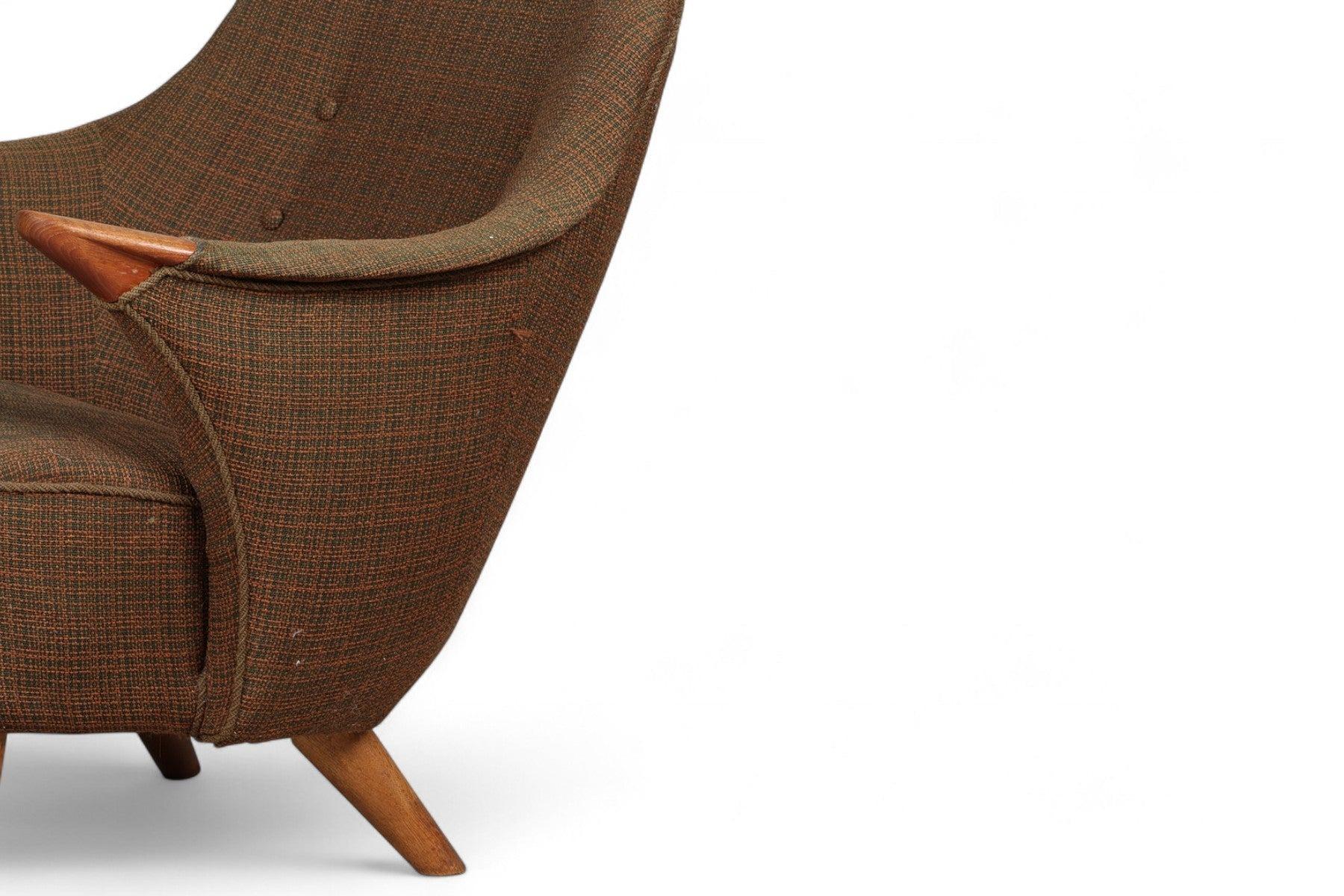 1950s Danish Mid Century Lowback Armchair With Teak Paws Bon état - En vente à Berkeley, CA