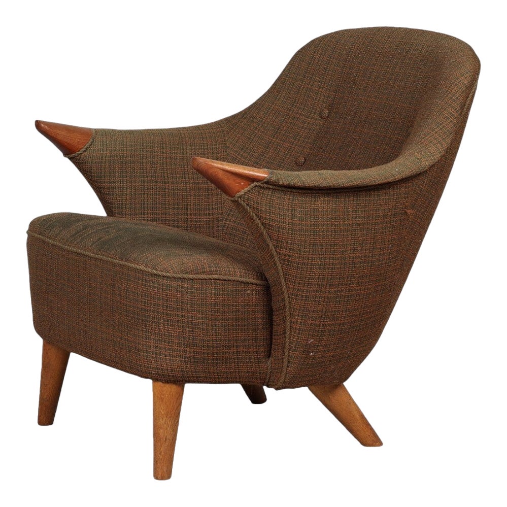 1950s Danish Mid Century Lowback Armchair With Teak Paws en vente