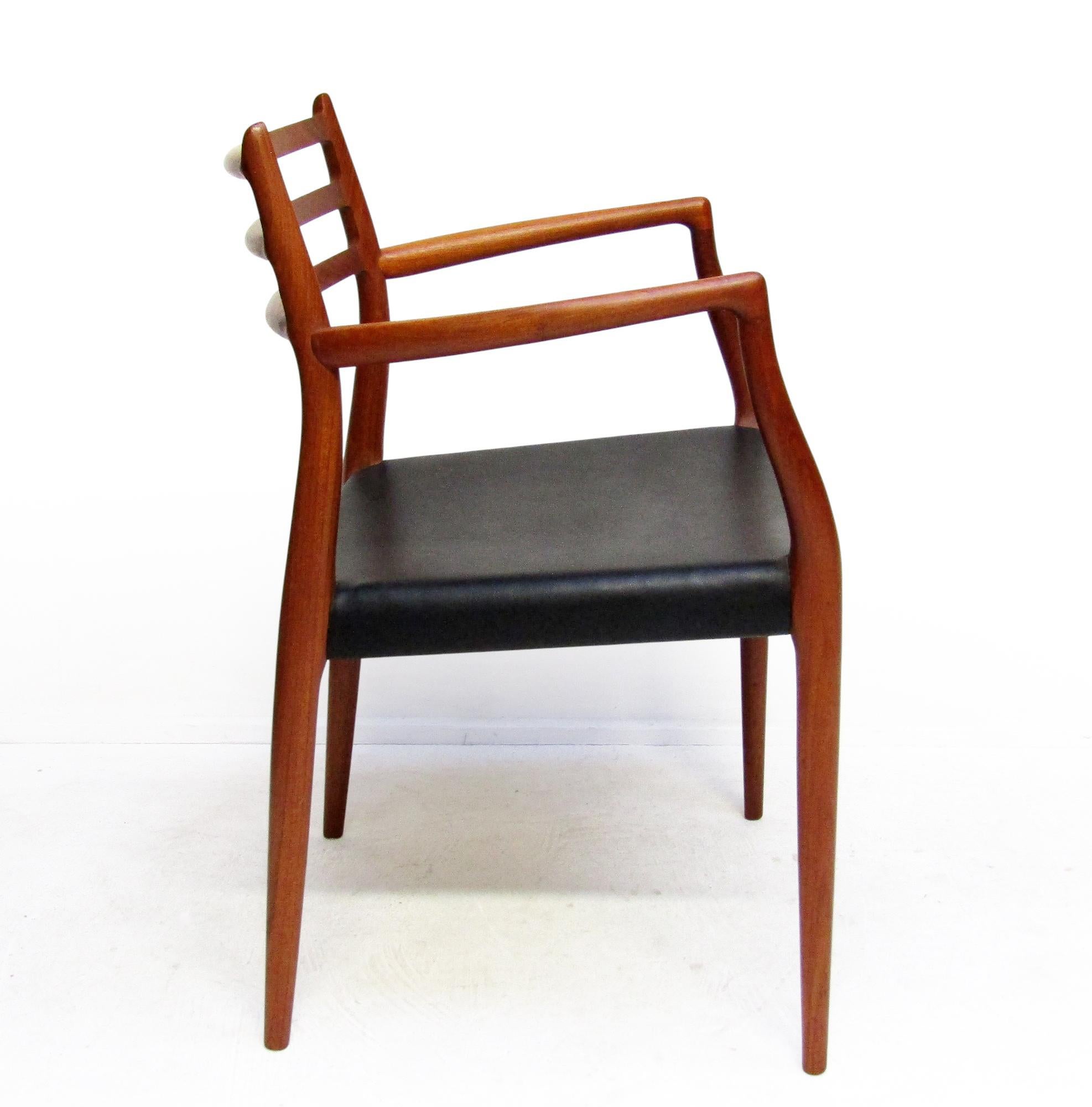 Sedia da pranzo danese Model 62 Carver in teak di Niels Moller del 1950 In condizioni buone in vendita a Shepperton, Surrey
