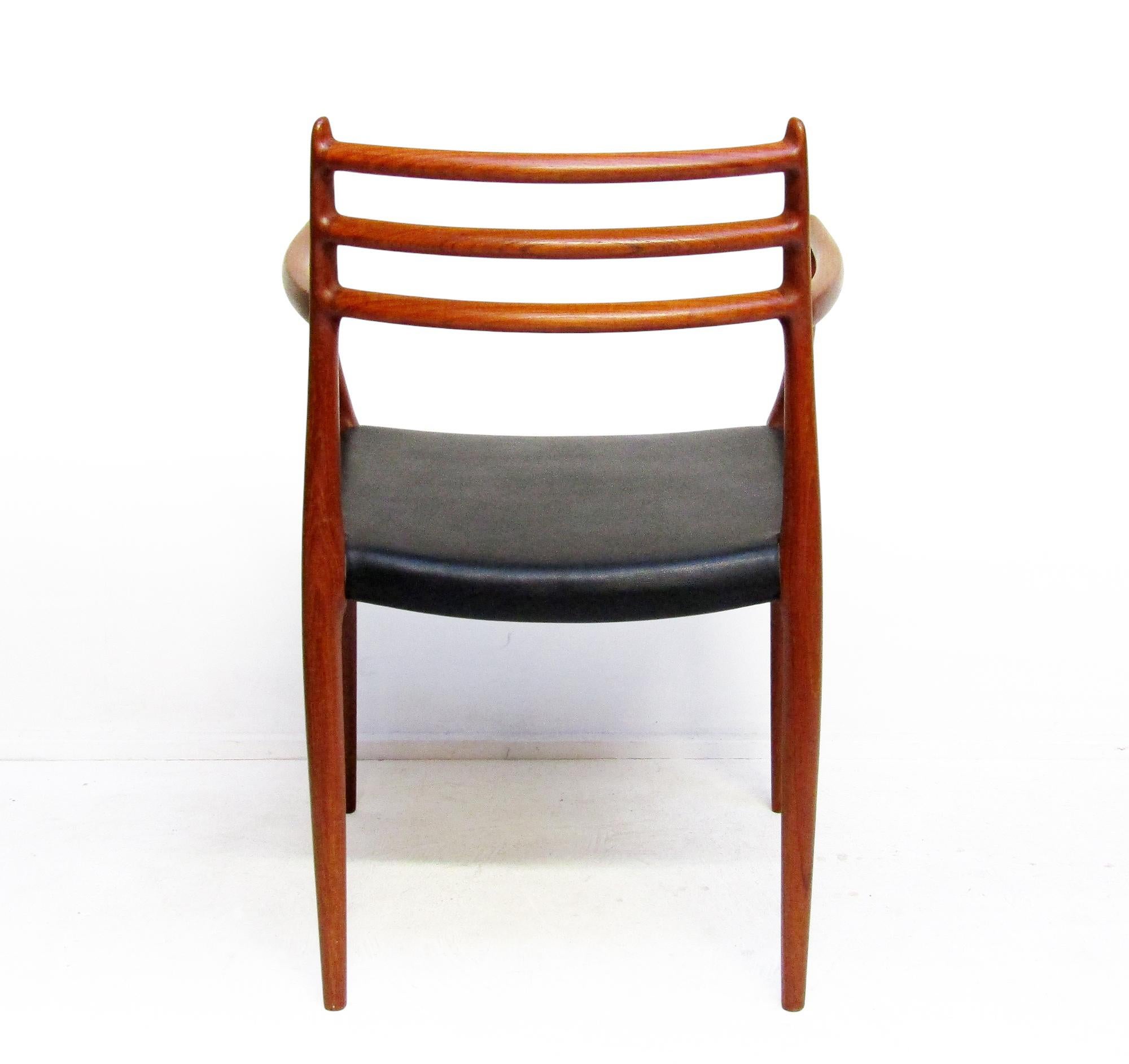 Pelle Sedia da pranzo danese Model 62 Carver in teak di Niels Moller del 1950 in vendita