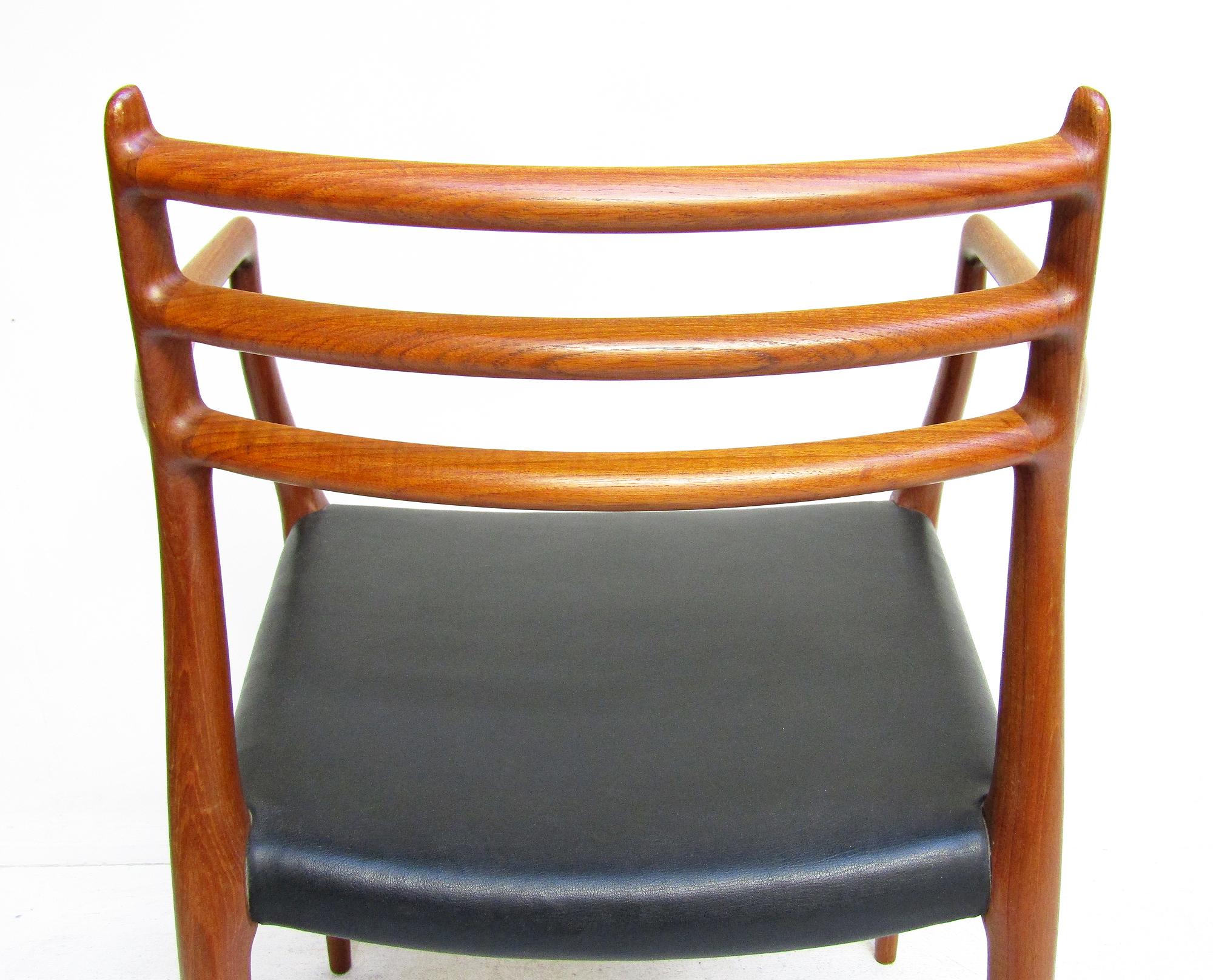 Sedia da pranzo danese Model 62 Carver in teak di Niels Moller del 1950 in vendita 1