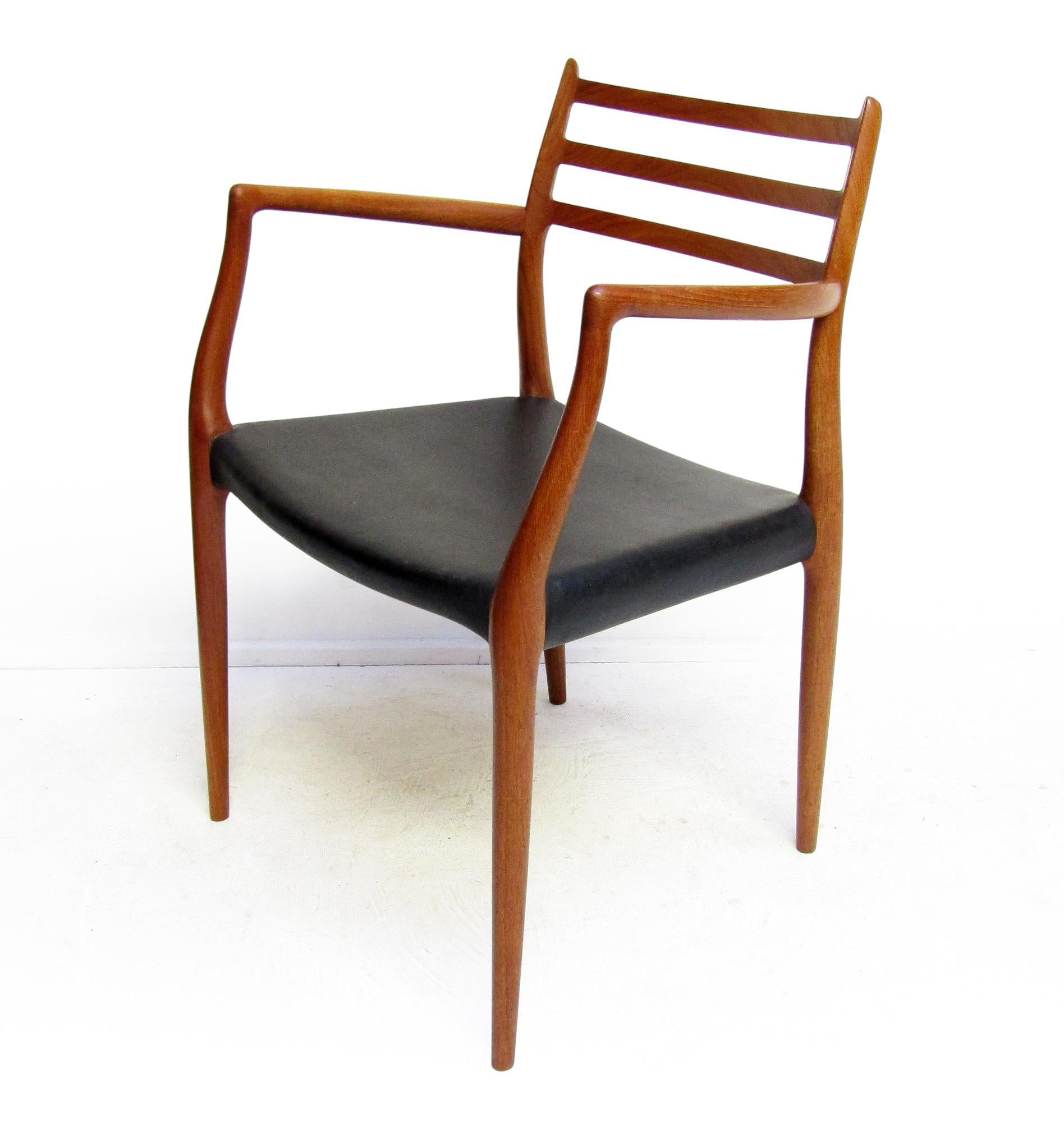 Sedia da pranzo danese Model 62 Carver in teak di Niels Moller del 1950 in vendita 2