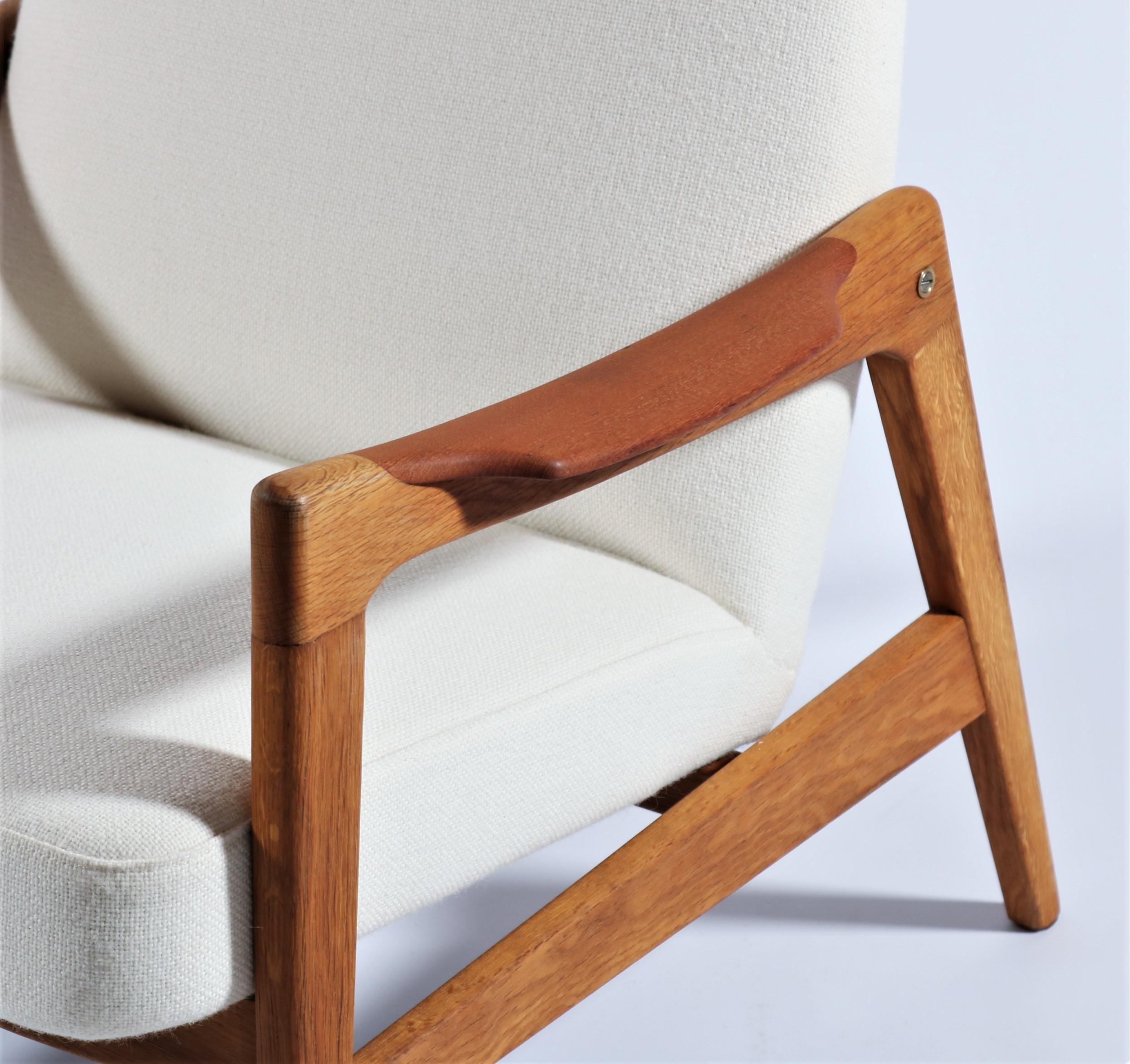 Scandinavian Modern 1950s Danish Modern Cabinetmakers Easy Chair in Teak, Oak and White Kvadrat Wool