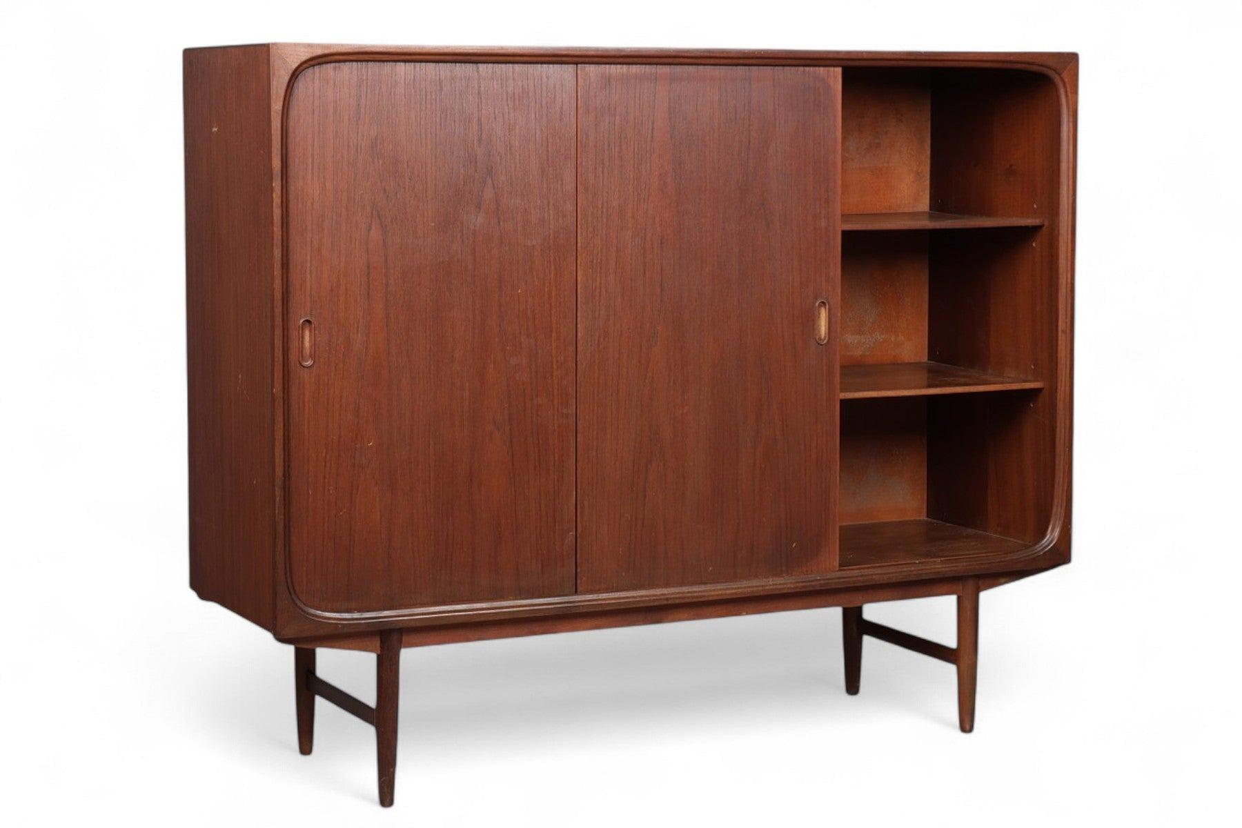 1950s Danish Modern High Sideboard / Bar in Teak In Good Condition For Sale In Berkeley, CA