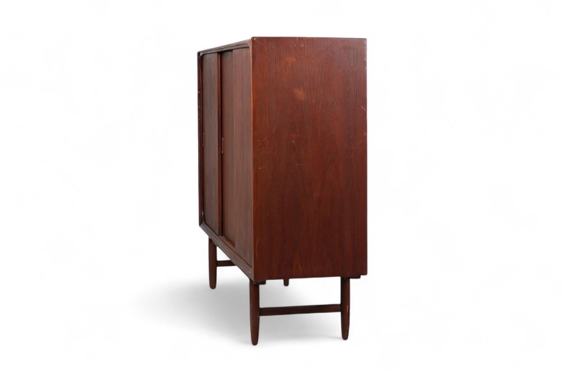 1950s Danish Modern High Sideboard / Bar in Teak For Sale 3