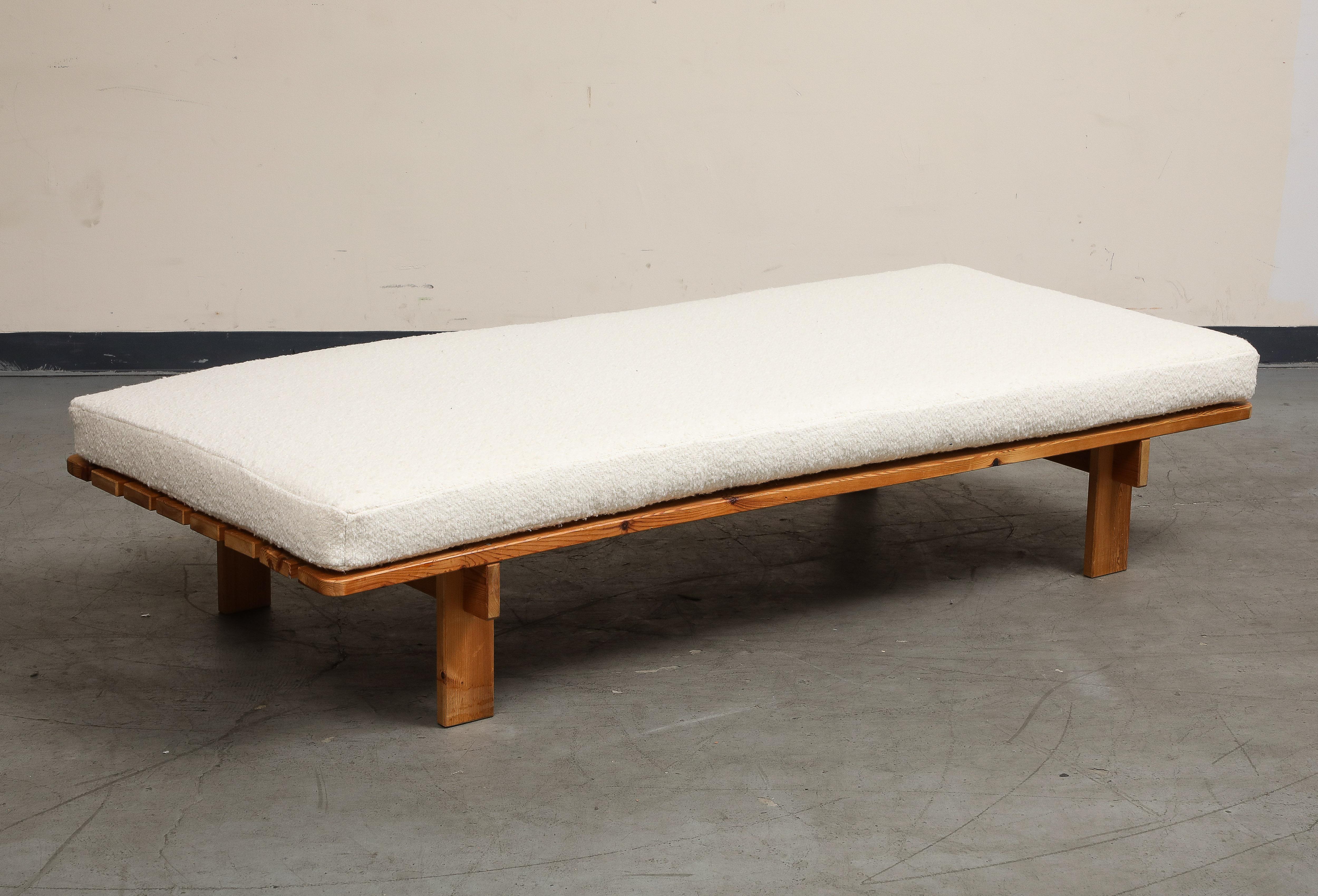 Mid-Century Modern 1950s Danish Modern Minimalist Pine Daybed with New White Boucle Upholstered Top For Sale