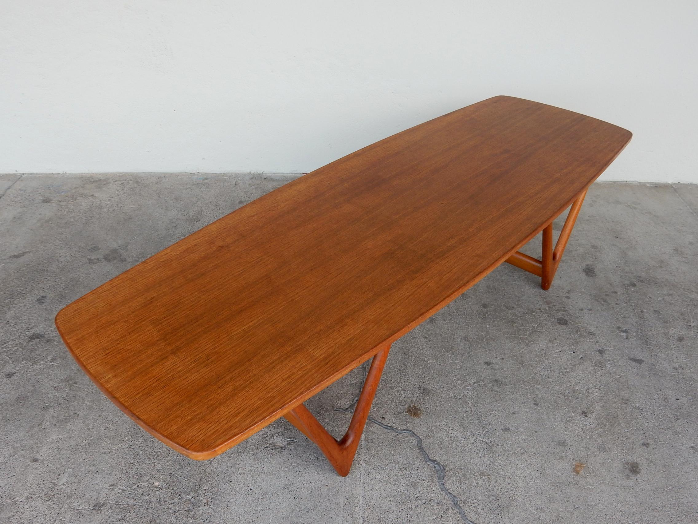 1950's Danish Modern Sculpted Leg Surfboard Cocktail Table by Kurt Østervig In Good Condition For Sale In Las Vegas, NV