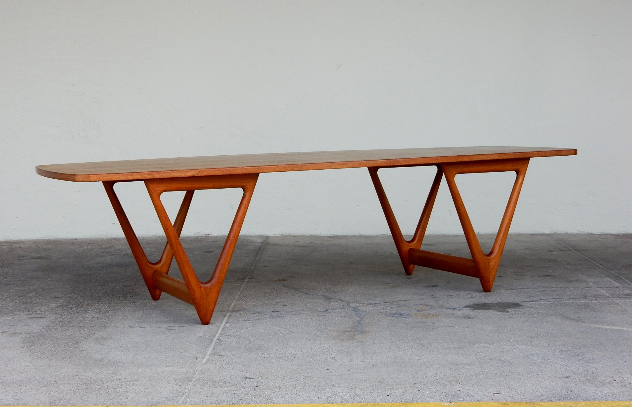 1950's Danish Modern Sculpted Leg Surfboard Cocktail Table by Kurt Østervig For Sale 2