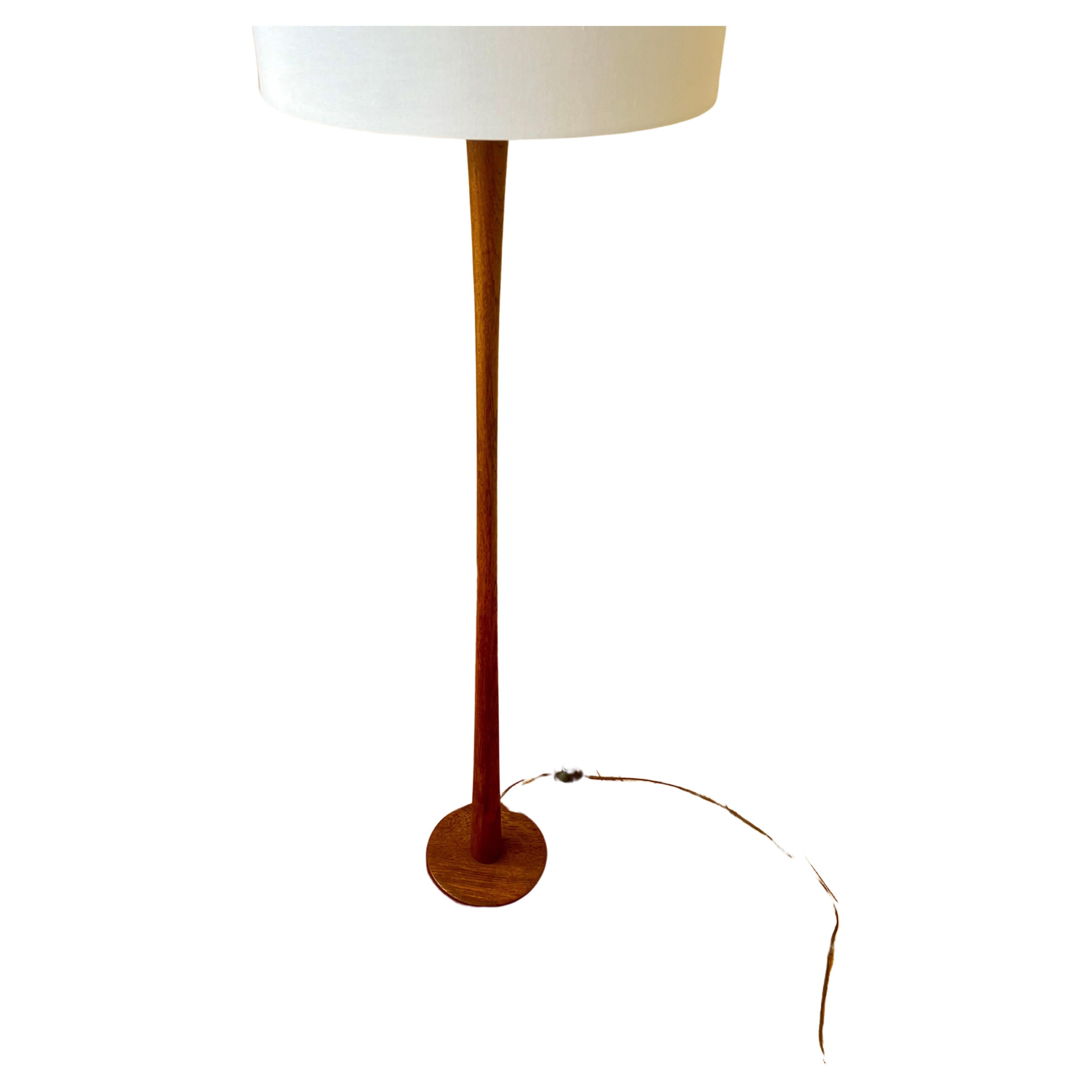 Simple elegant solid teak floor lamp, freshly refinished and rewired, lamp shade it’s not included , 60