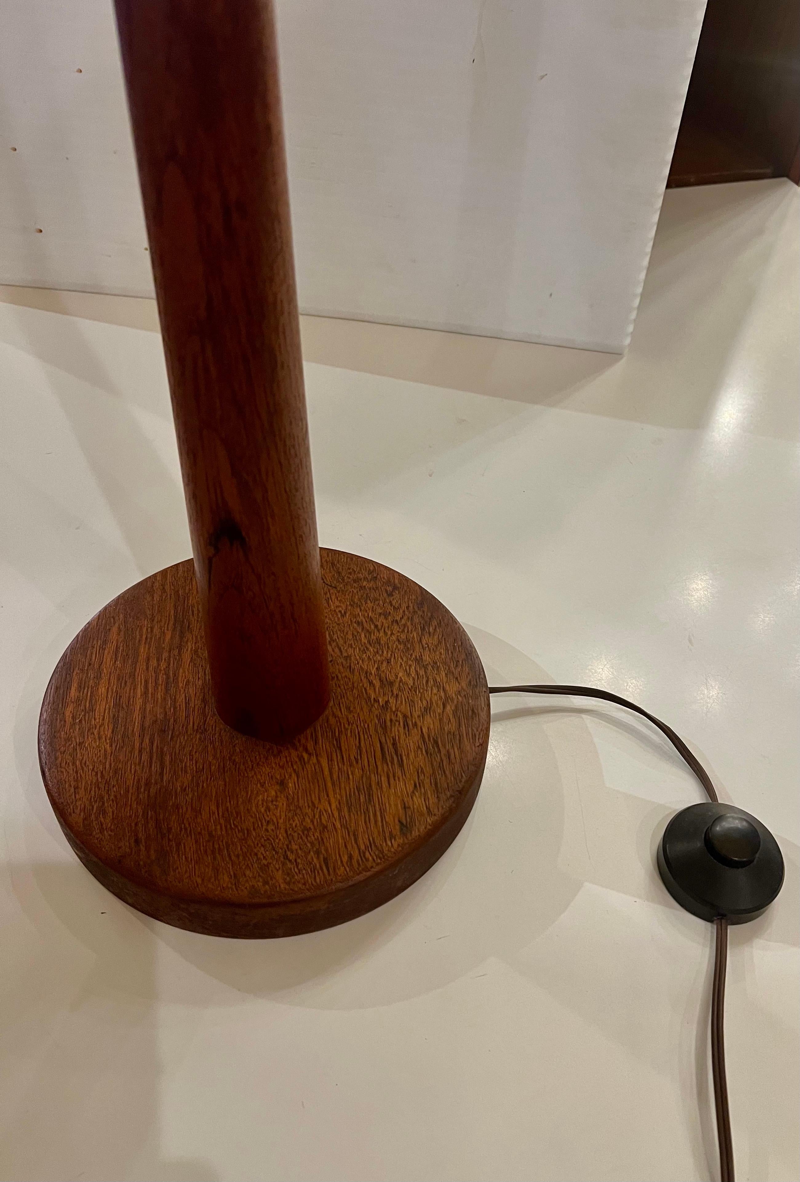 1950s Danish Modern Solid Teak Tall Floor Lamp In Good Condition For Sale In San Diego, CA