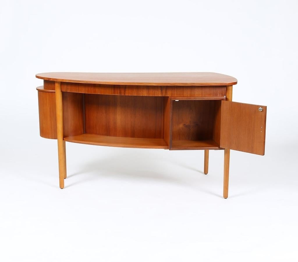 1950s Danish Modern Teak Kidney Shaped Desk 5