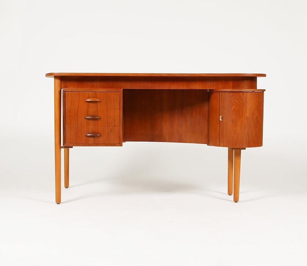 1950s Danish Modern Teak Kidney Shaped Desk 8