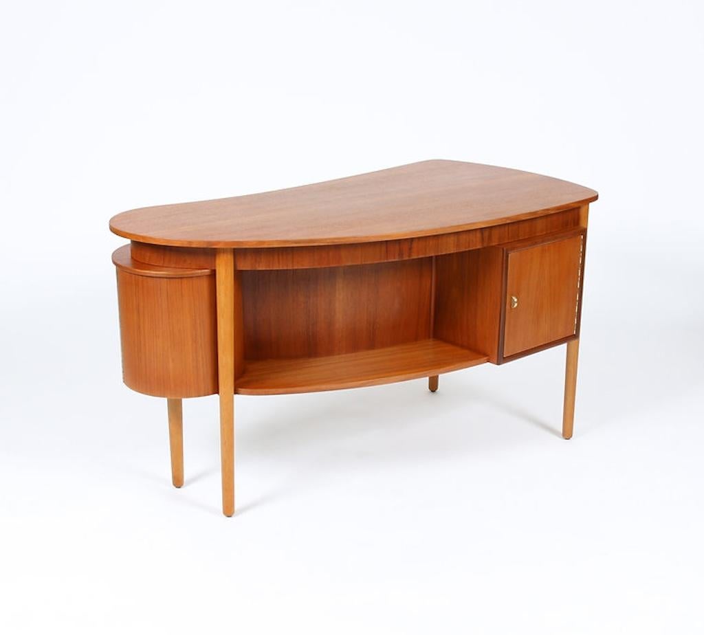 1950s Danish Modern Teak Kidney Shaped Desk 1