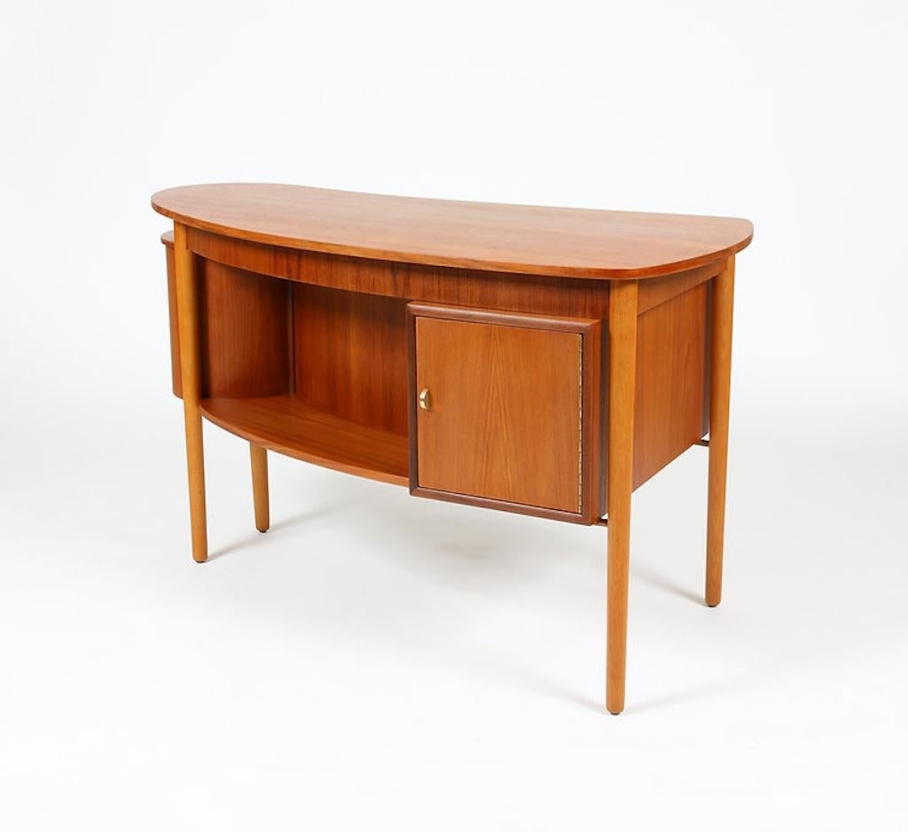 1950s Danish Modern Teak Kidney Shaped Desk 2