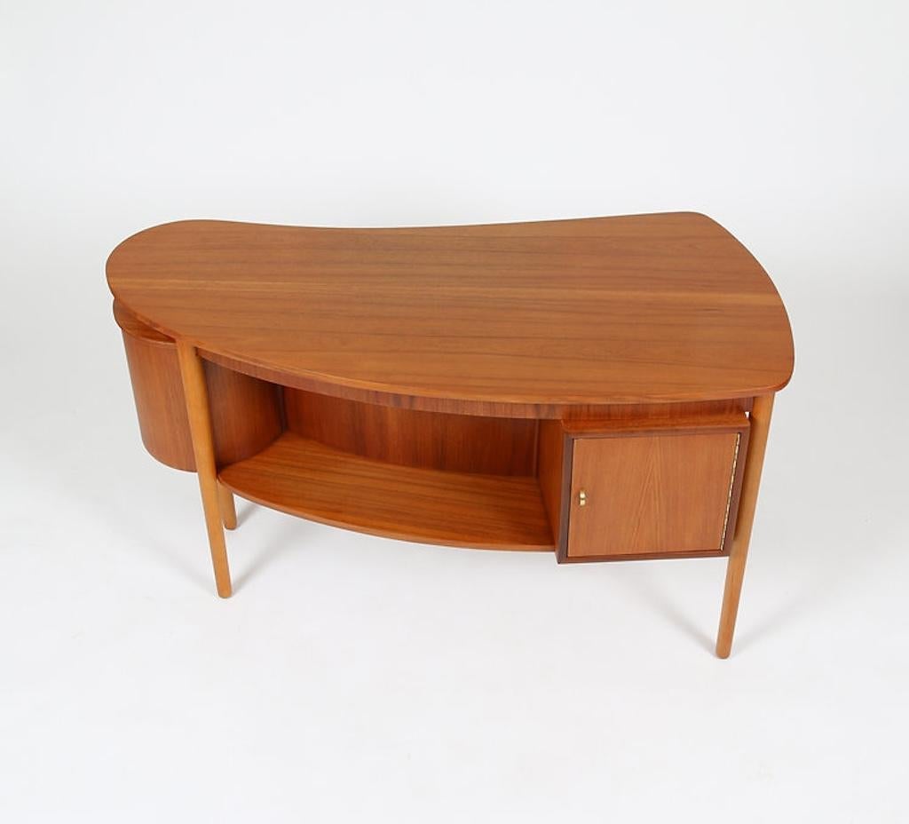 1950s Danish Modern Teak Kidney Shaped Desk 4