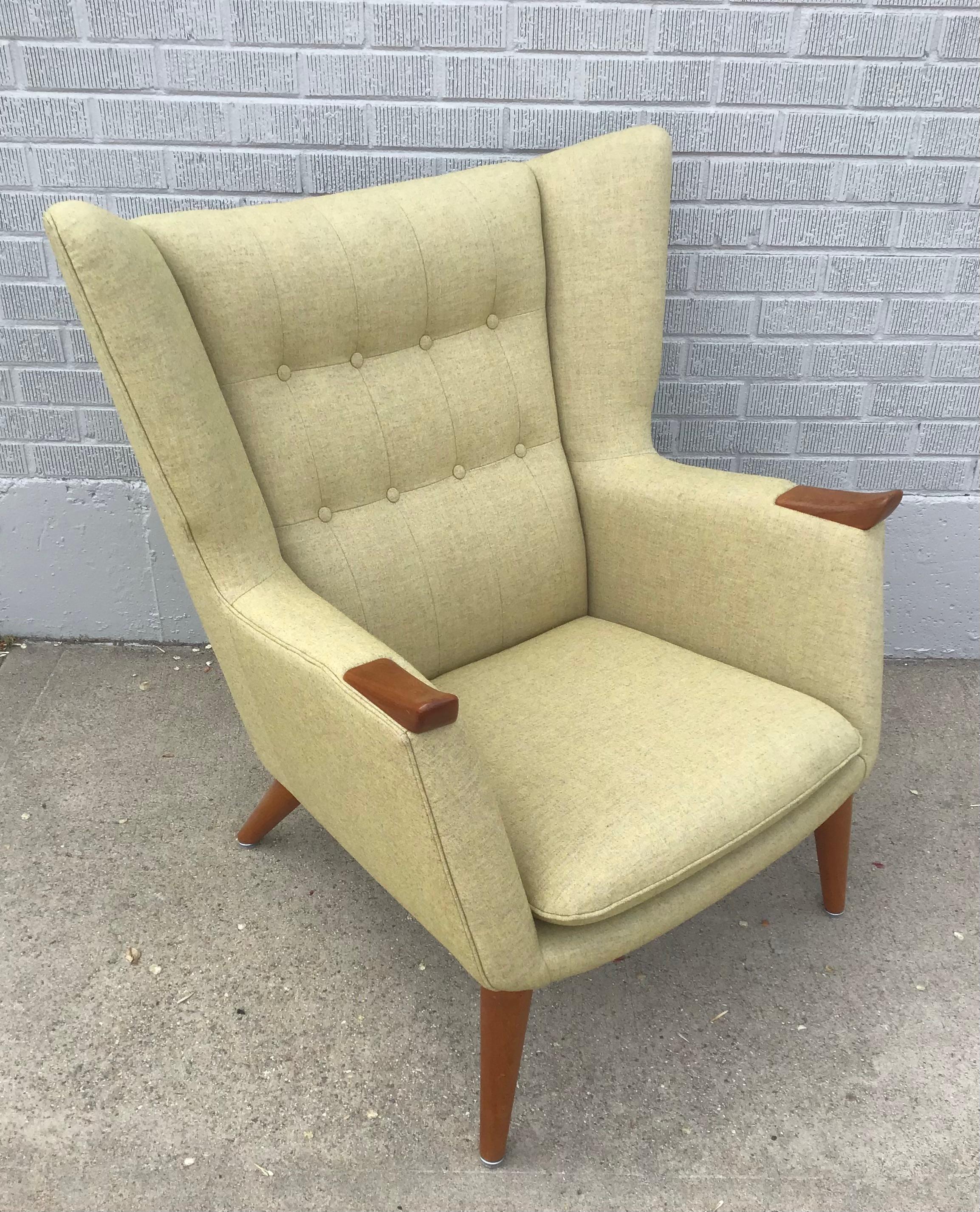 1950s Danish Modern Teak Paw Wingback Armchair in Tweed Fabric (20. Jahrhundert)