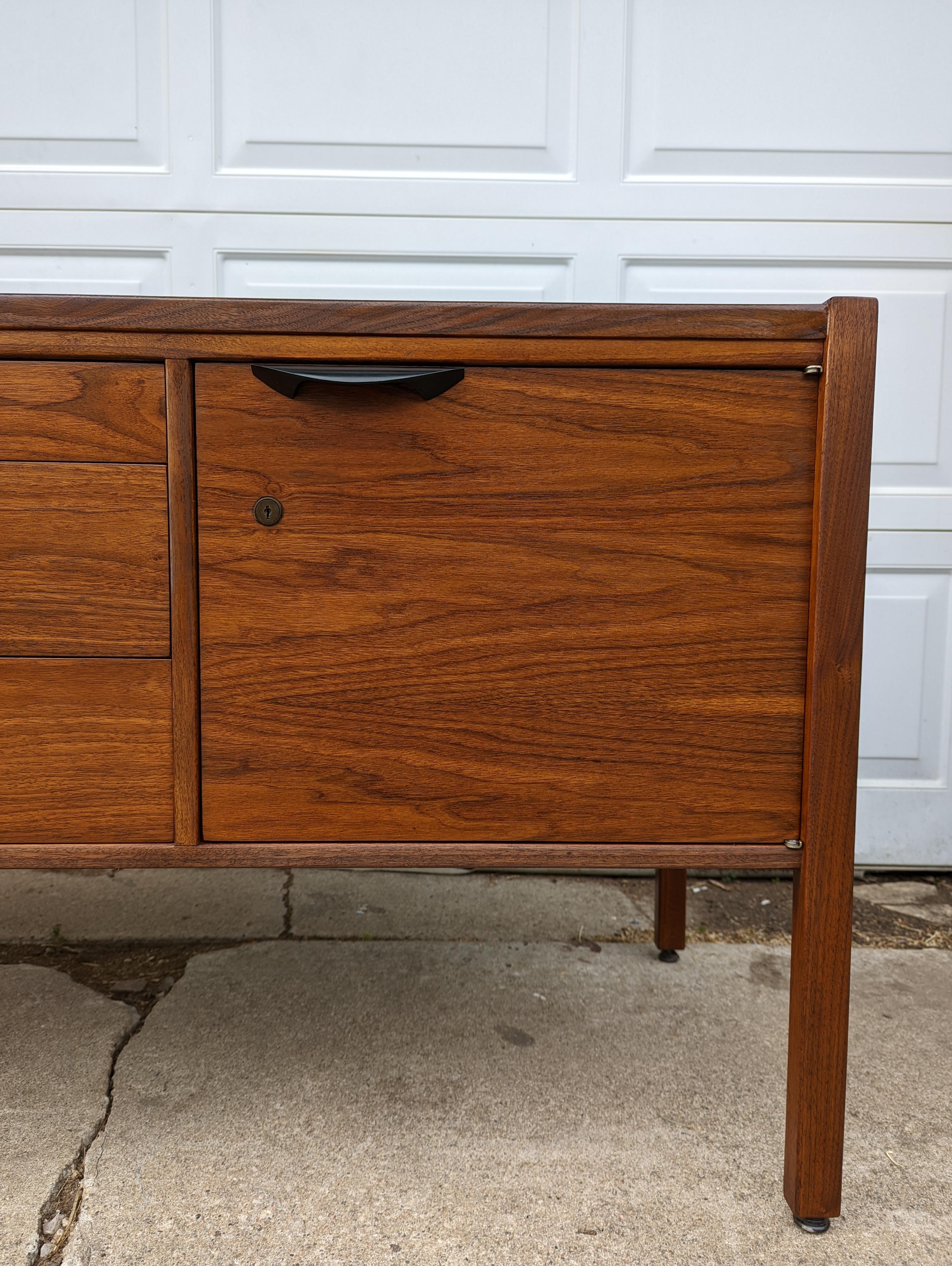 jens risom credenza