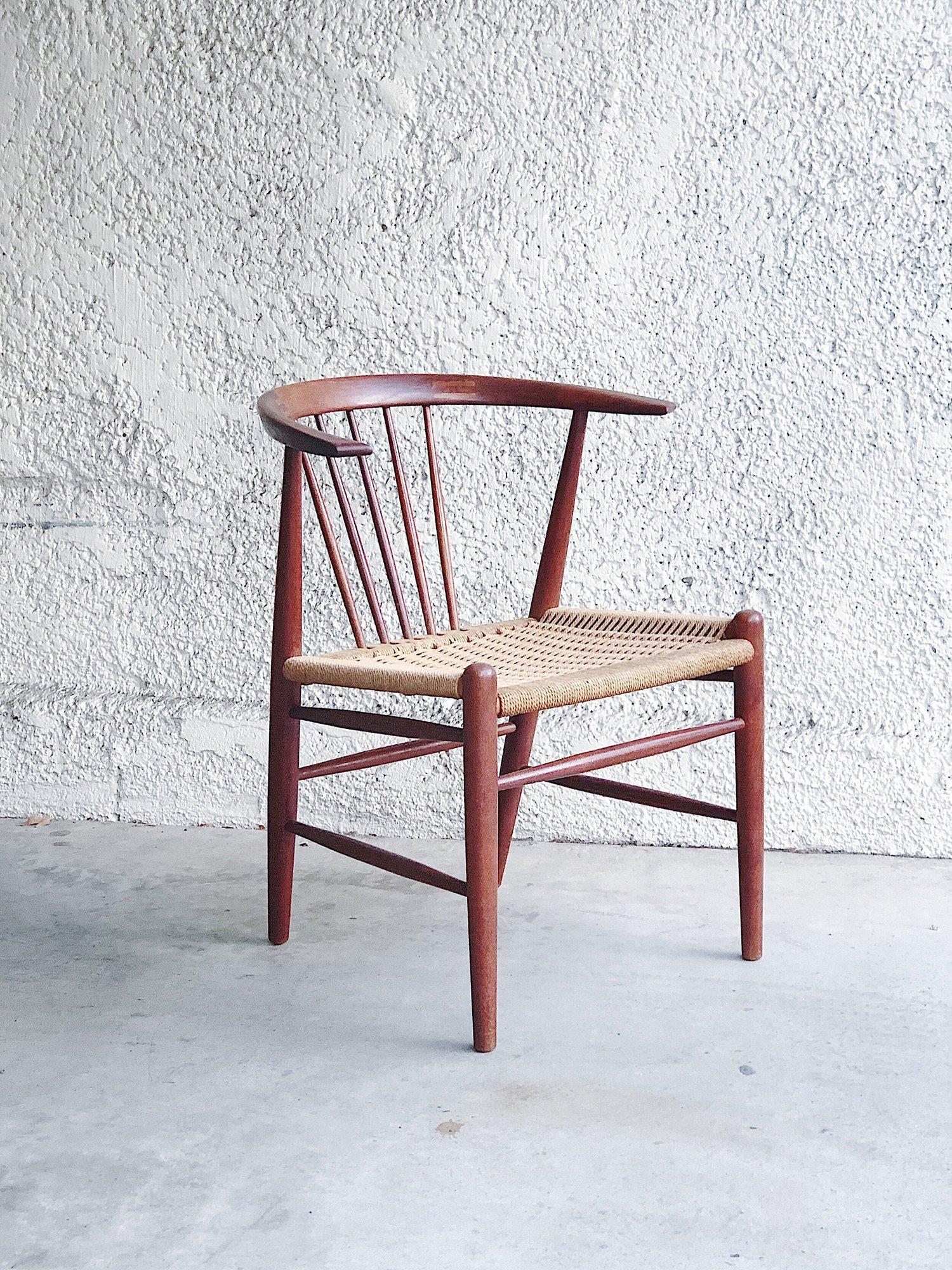 “24GT” Side chair by Illum Wikkelsø for Niels Eilersen, imported from Denmark by The Otto Gerau Co., made in Denmark, C. 1959. Dowel back construction, solid teak wood with hand-rubbed oil finish and woven Danish paper cord seat.

DIMENSIONS:

23” L