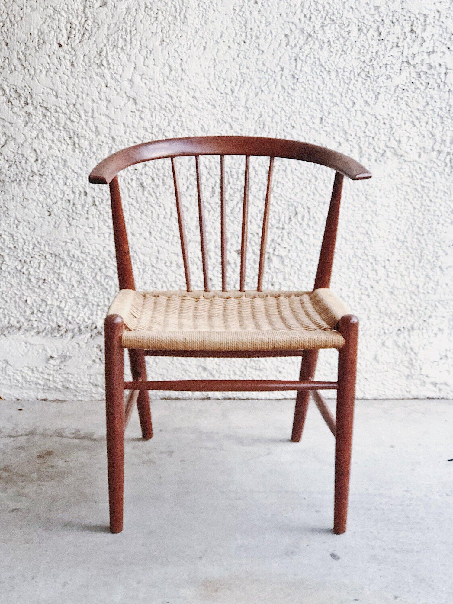 Scandinavian Modern “24GT” Side chair by Illum Wikkelsø for Niels Eilersen, Denmark, c. 1959 For Sale