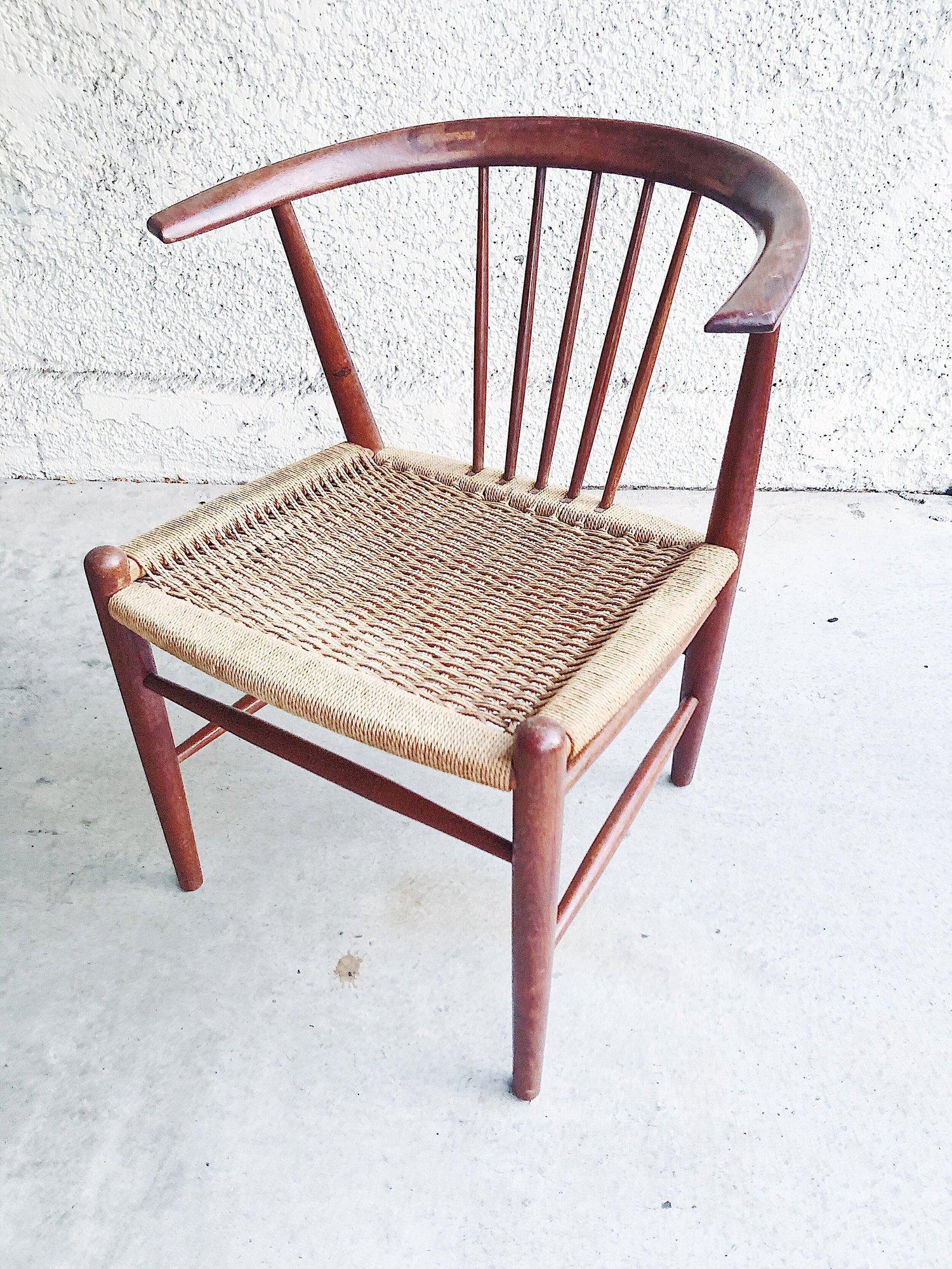 “24GT” Side chair by Illum Wikkelsø for Niels Eilersen, Denmark, c. 1959 For Sale 1