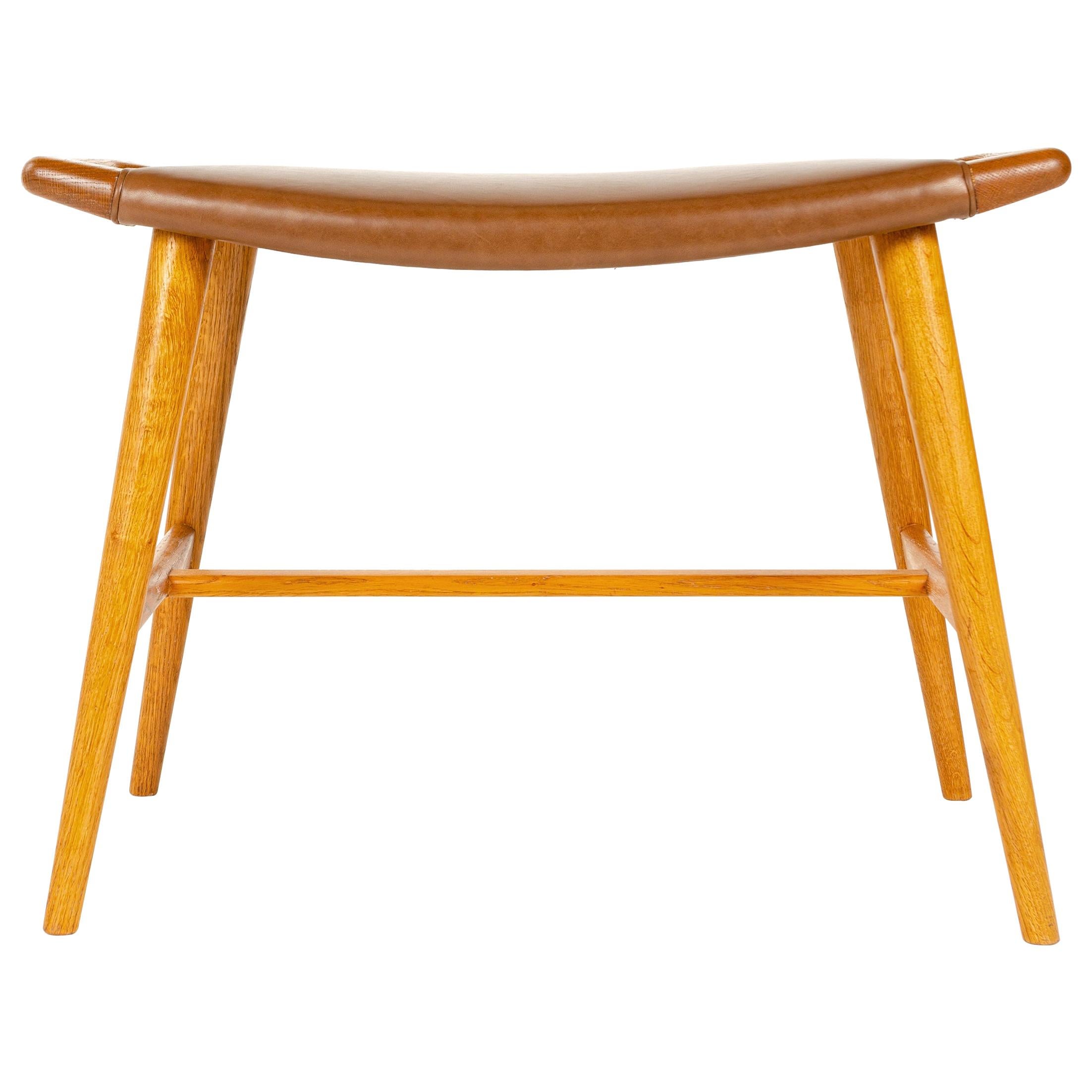 Banc de musique en chêne danois des années 1950 par Hans J. Wegner pour A.P. Volé