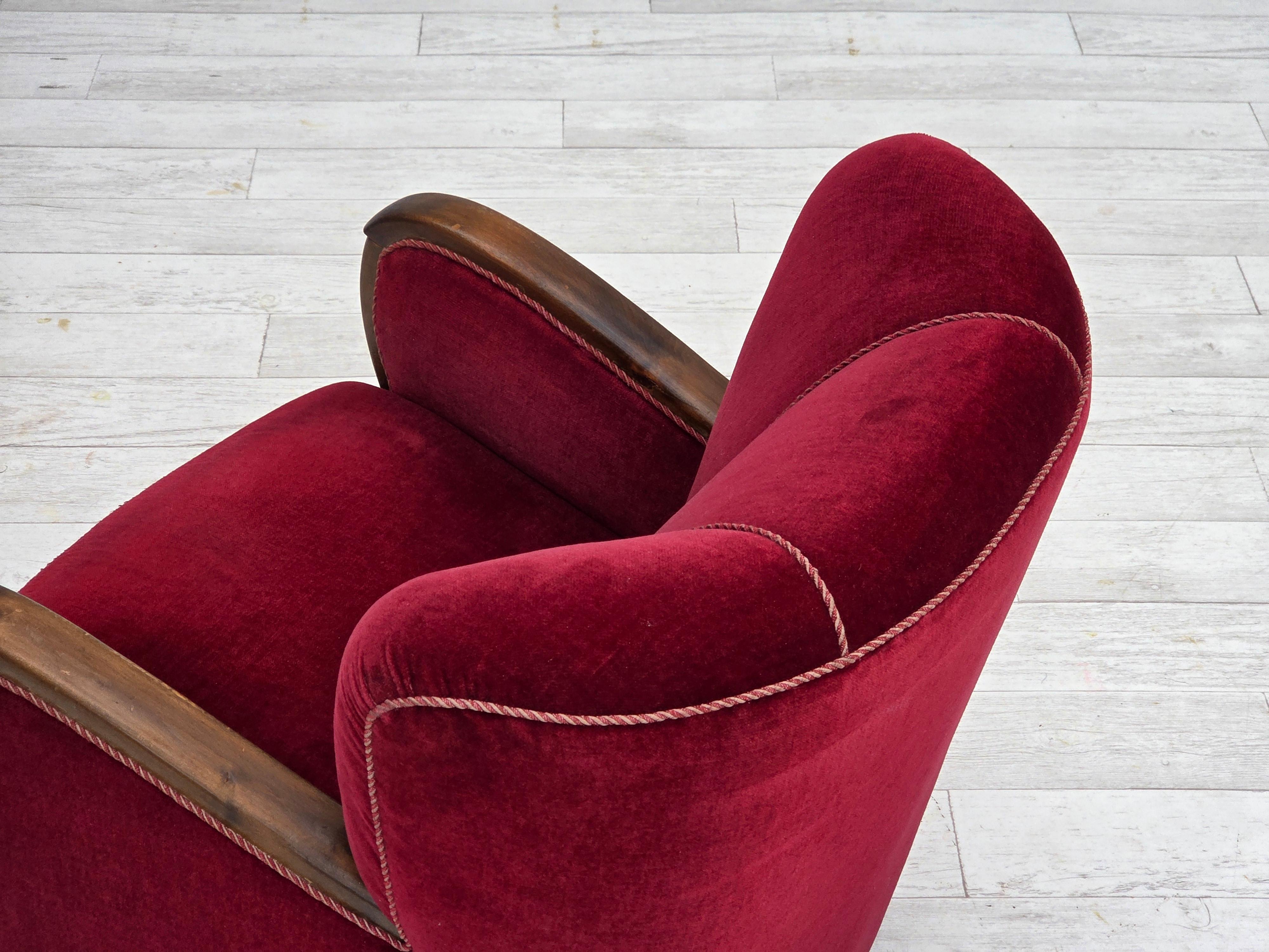 Anni '50, poltrona relax Wood, velluto rosso ciliegia, legno di faggio scuro. in vendita 8
