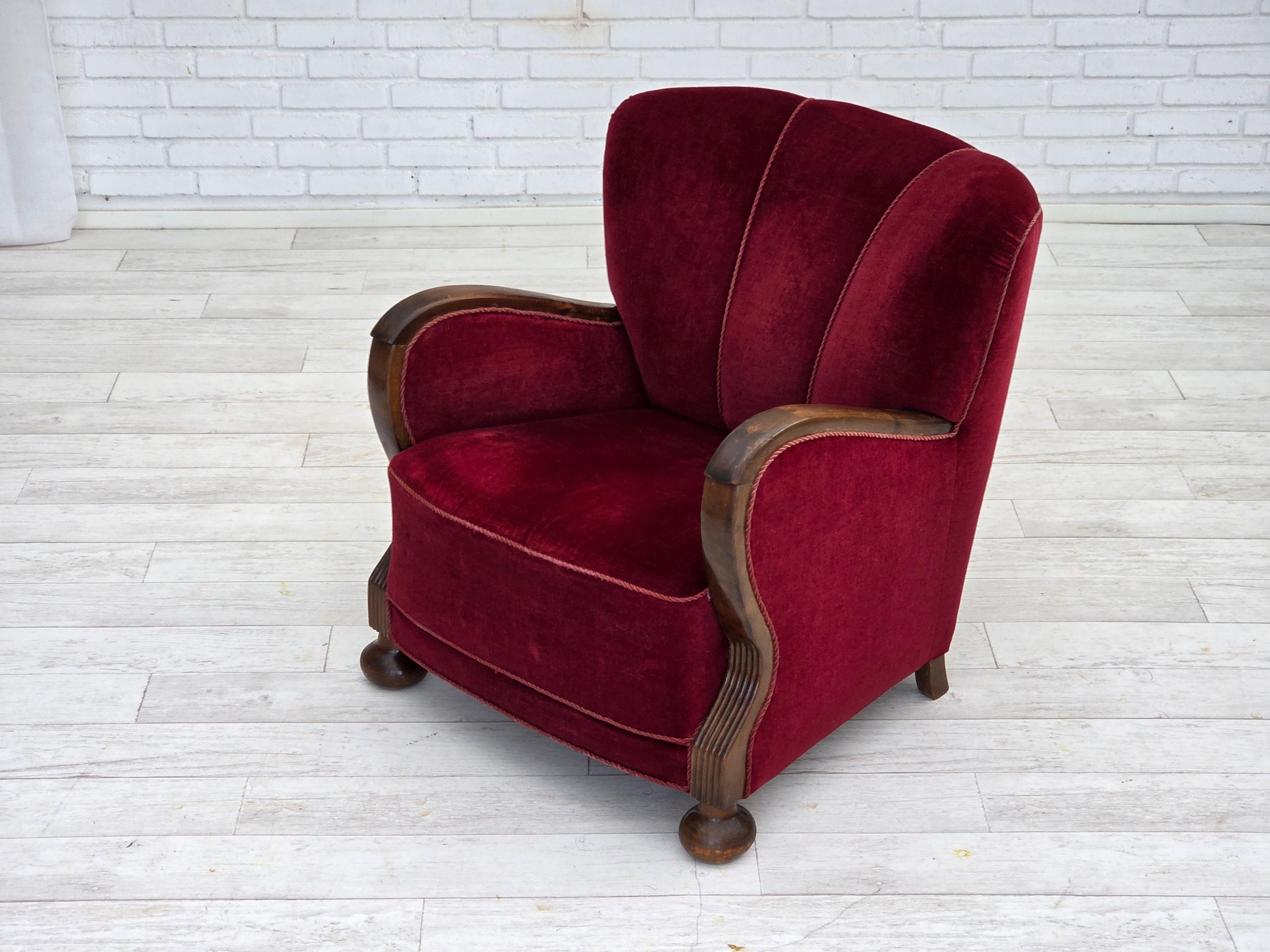 Anni '50, poltrona relax Wood, velluto rosso ciliegia, legno di faggio scuro. in vendita 11