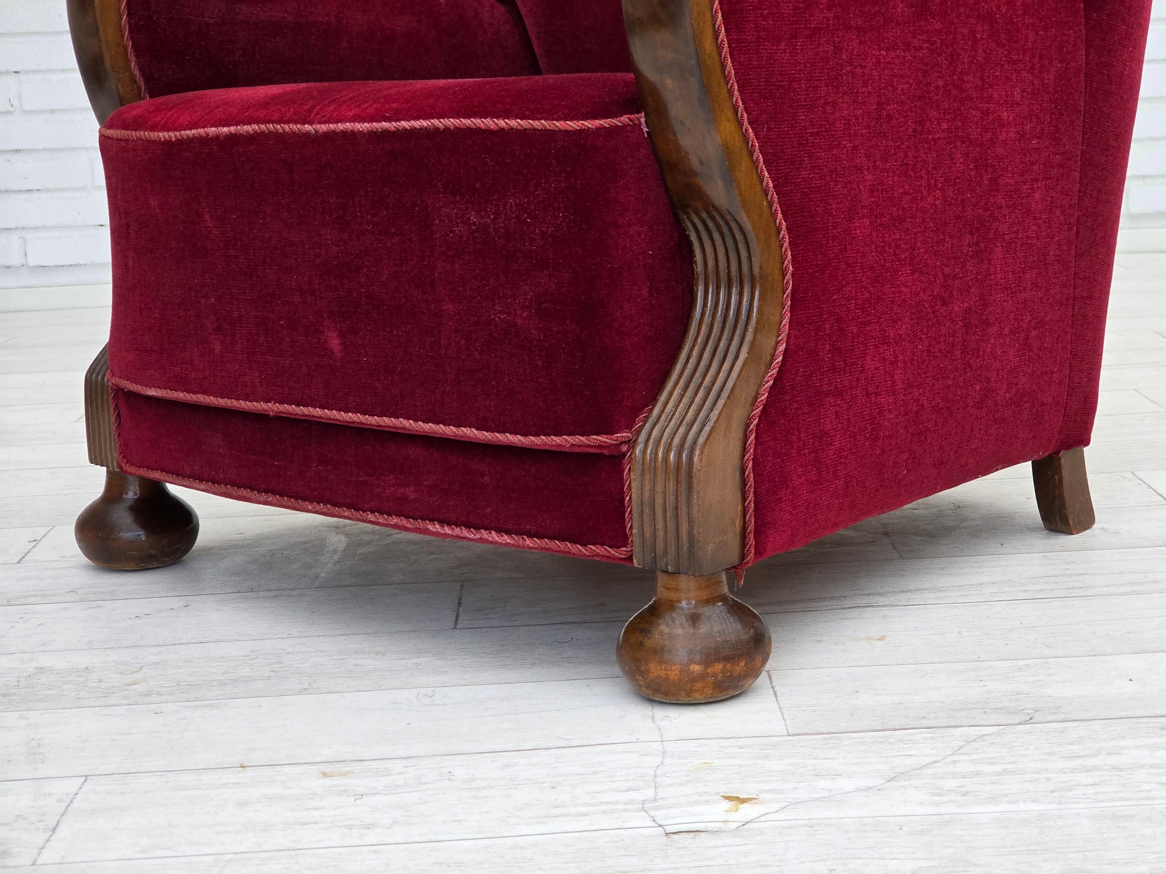 Anni '50, poltrona relax Wood, velluto rosso ciliegia, legno di faggio scuro. in vendita 12